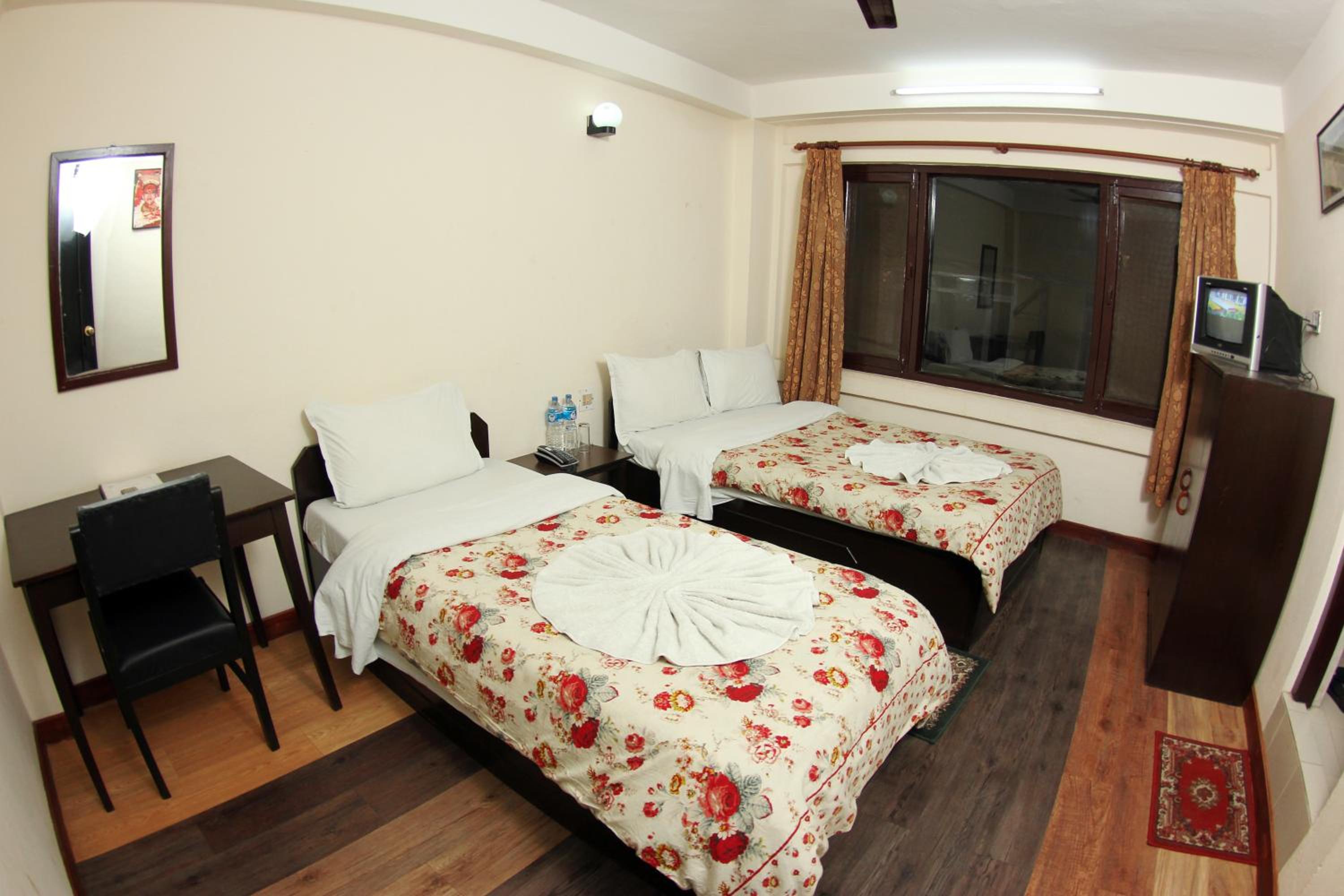 Standard Double or Twin Room - Photo 4