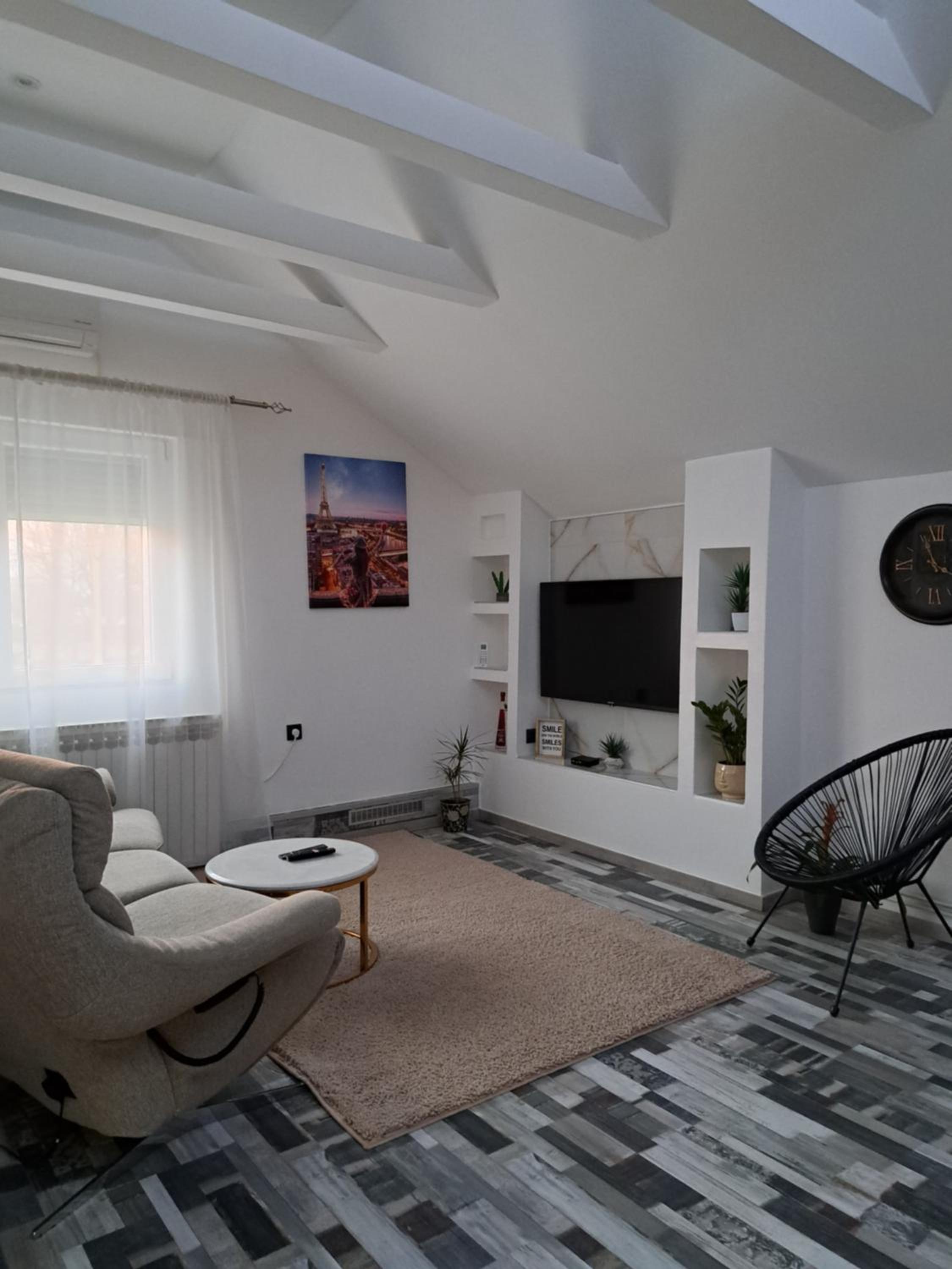 Apartment photo 1