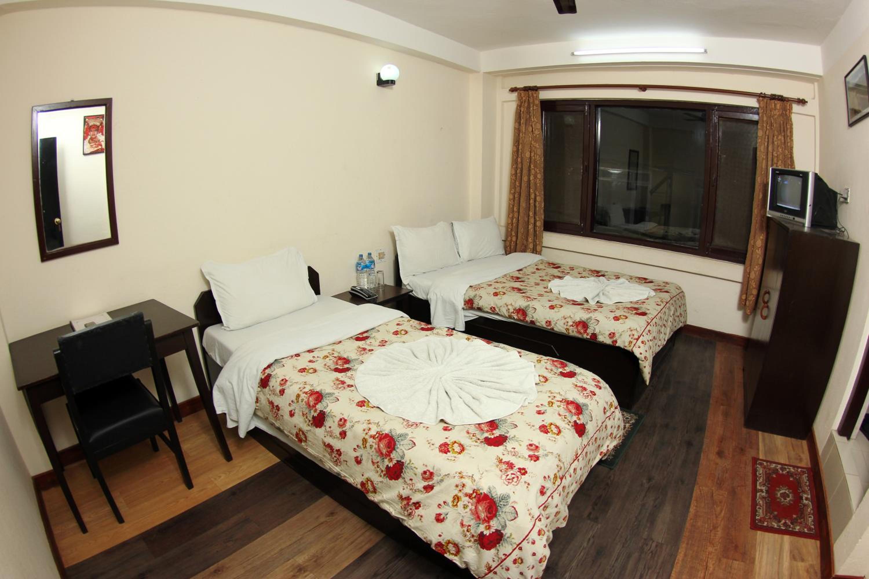 Standard Double or Twin Room - Photo 5