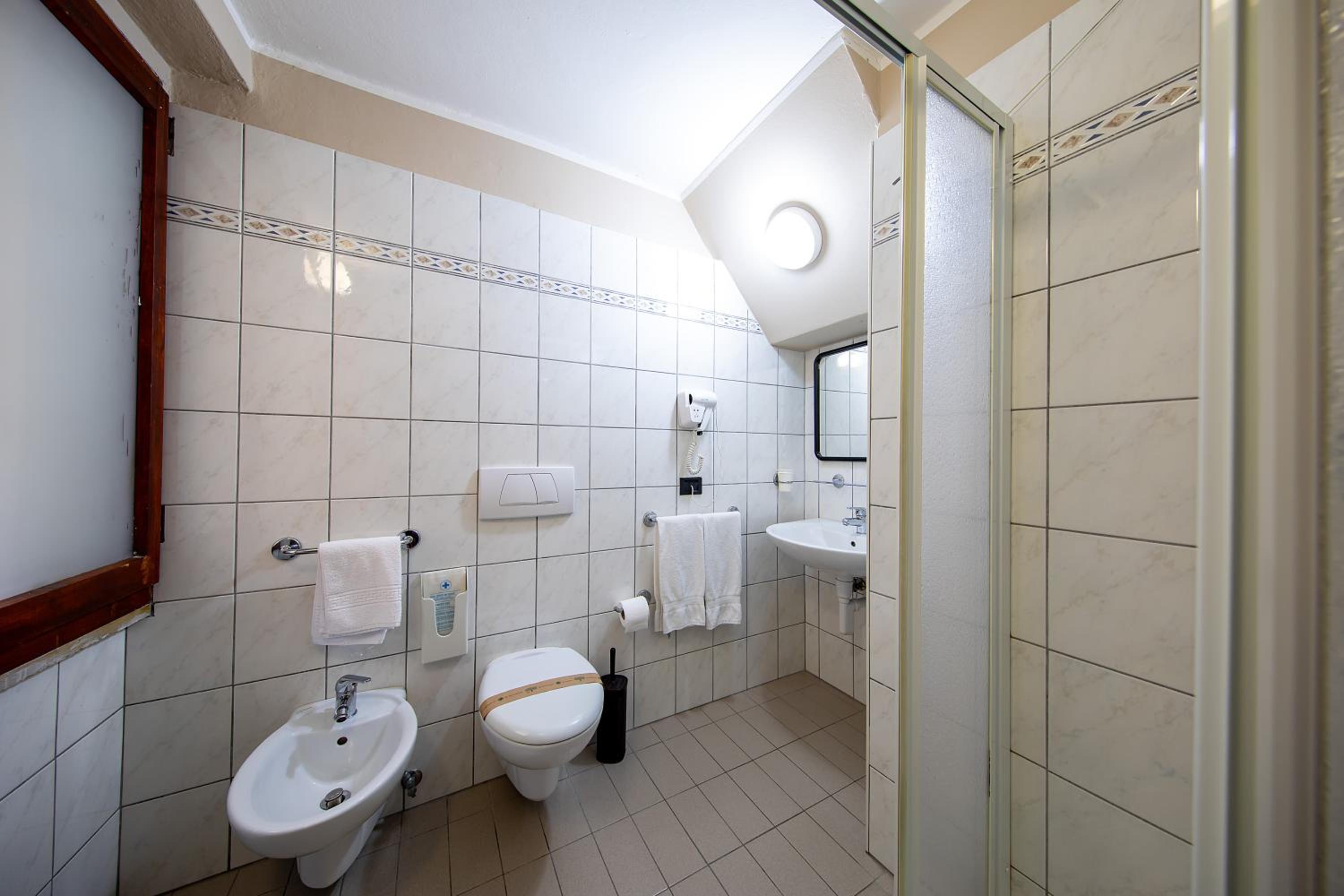 Standard Double Room - Photo 5