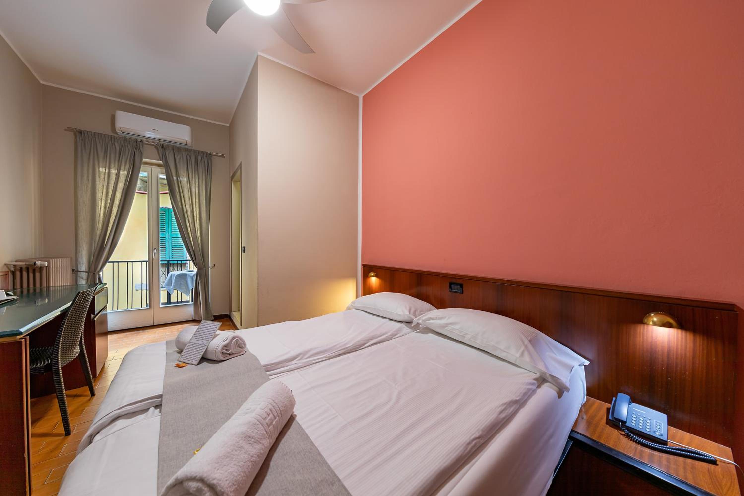 Standard Double Room - Photo 17