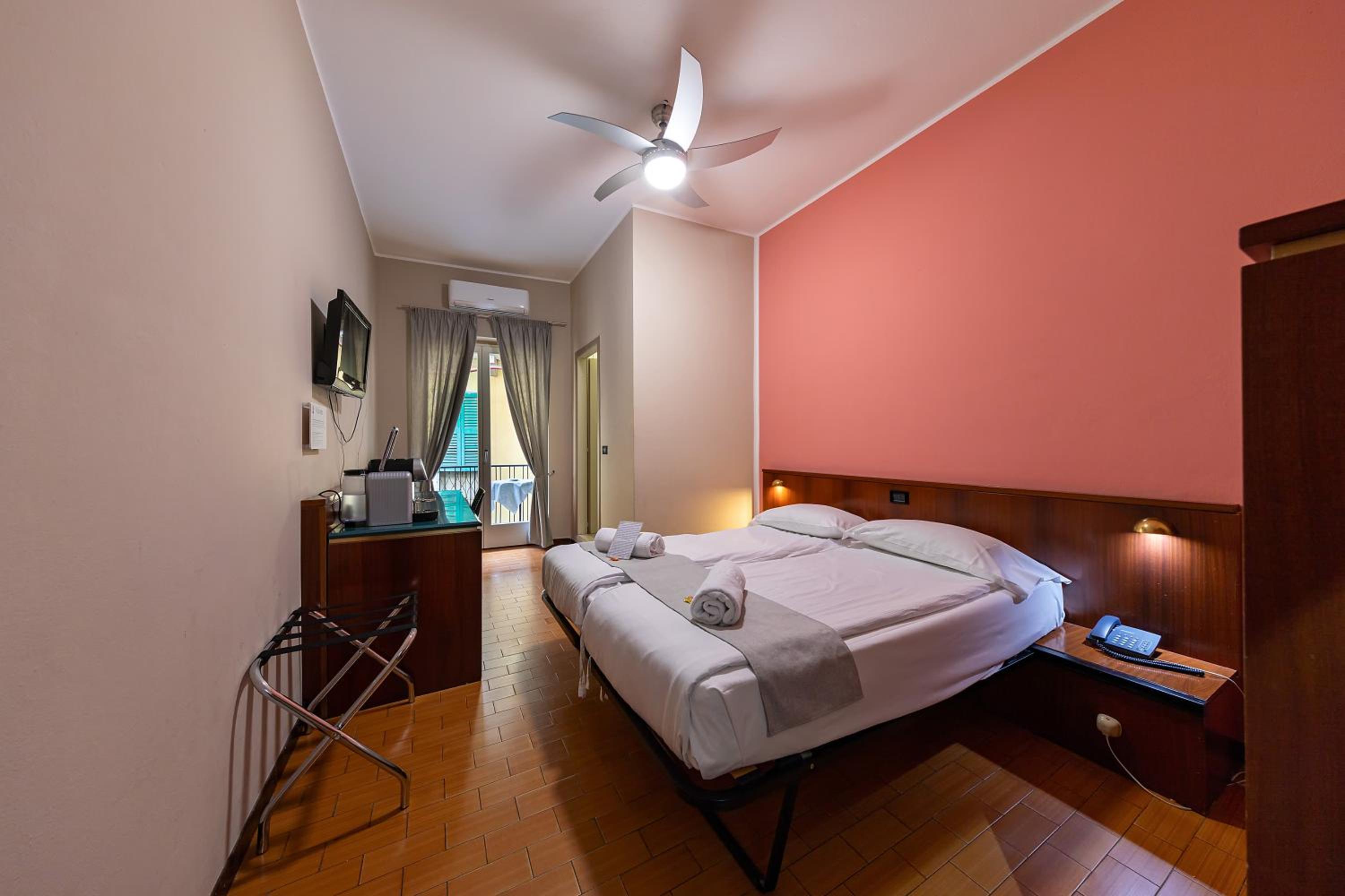 Standard Double Room - Photo 20
