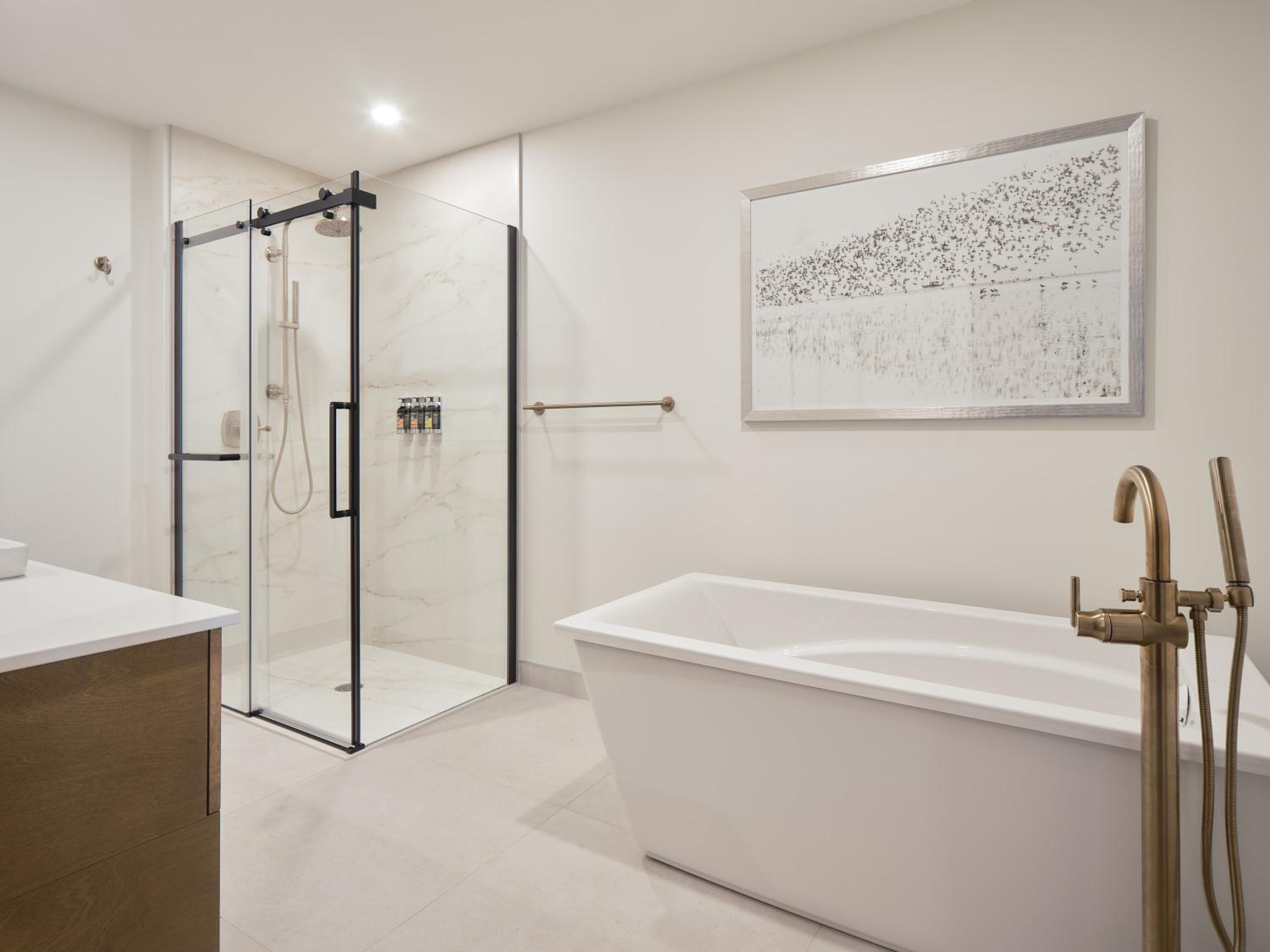 205 - 2nd Floor Two Bedroom Suite, Queen and King Bed photo 2