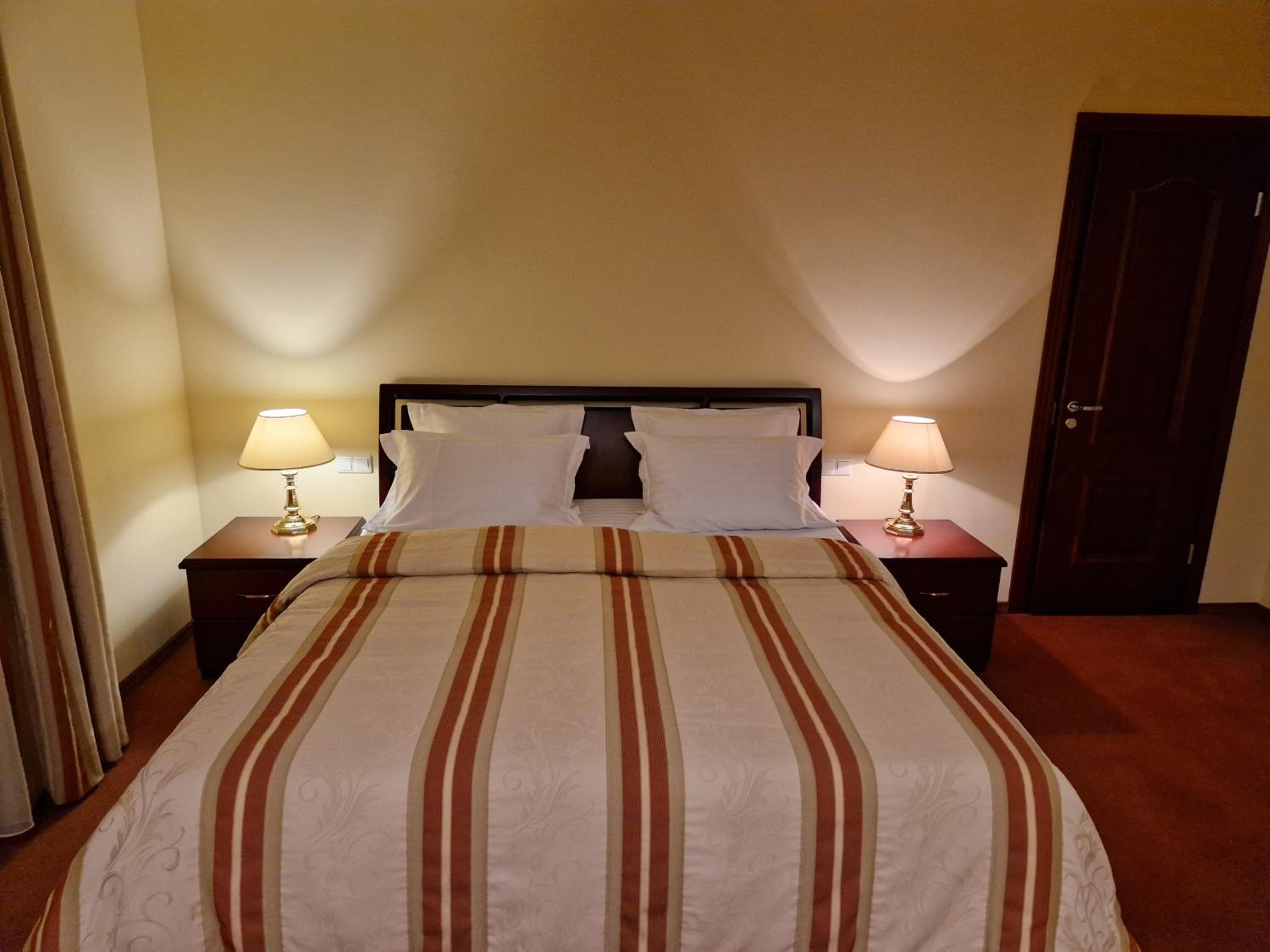 Standard Double or Twin Room photo 2