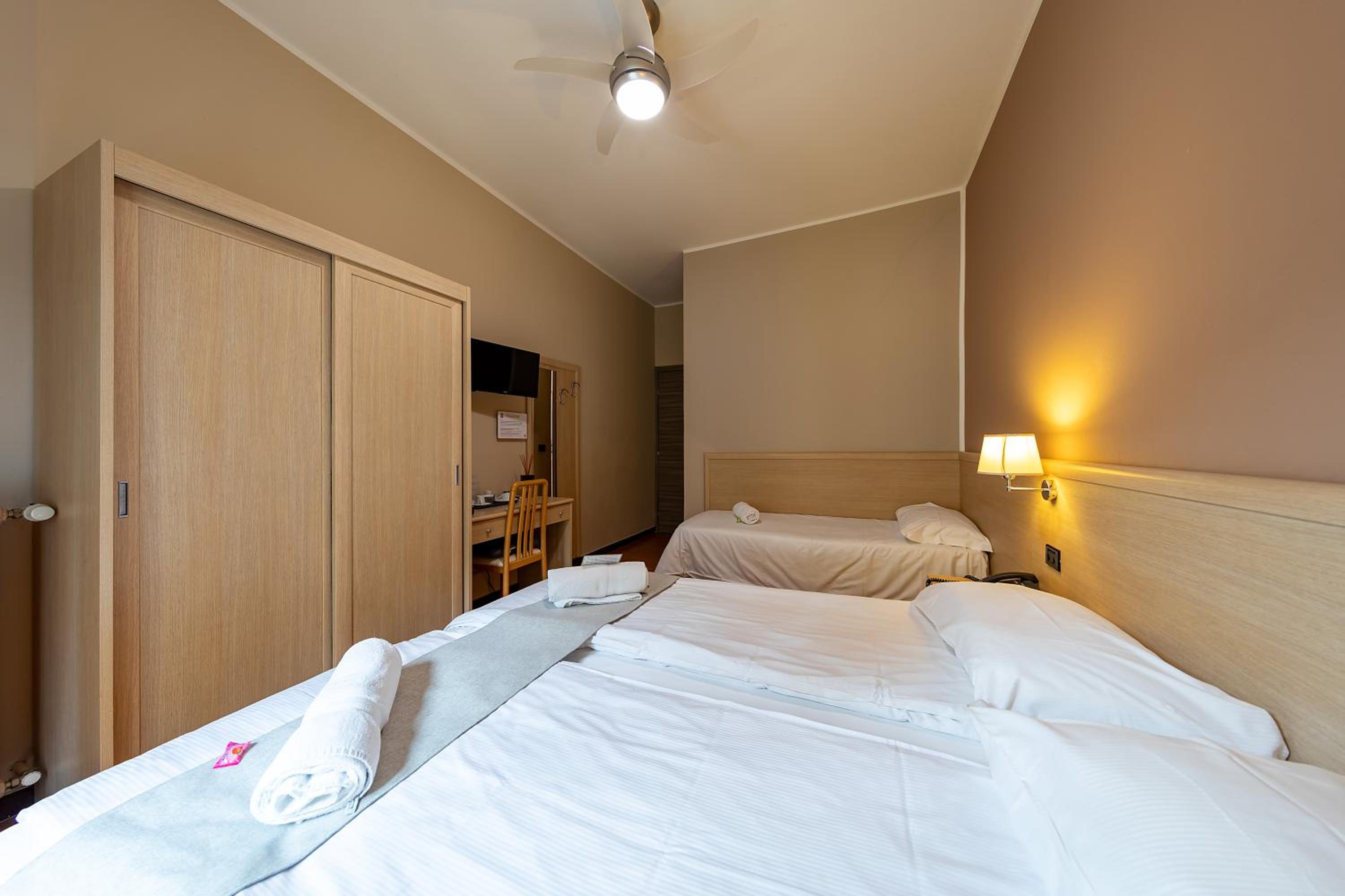 Standard Triple Room - Photo 1