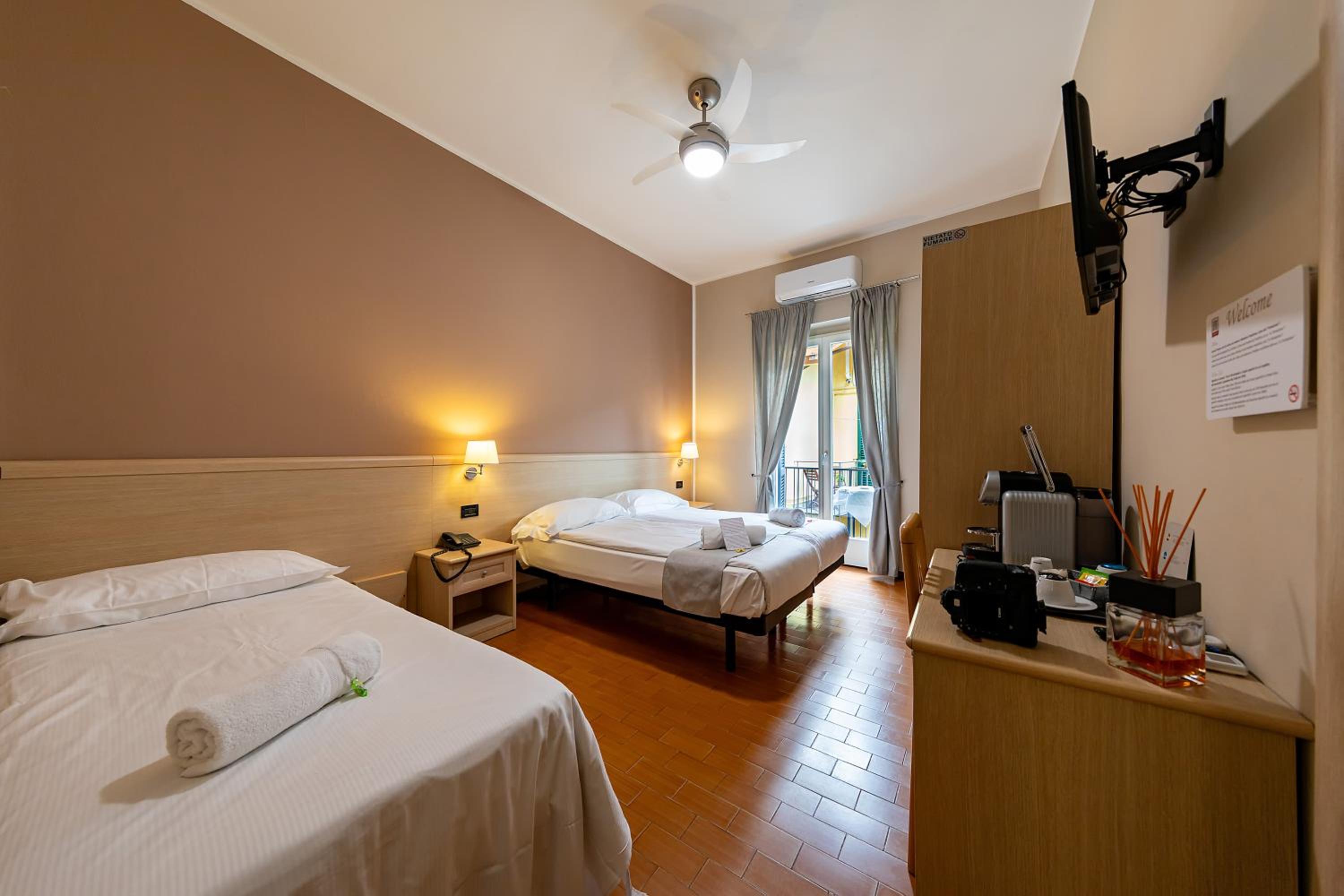 Standard Triple Room - Photo 10