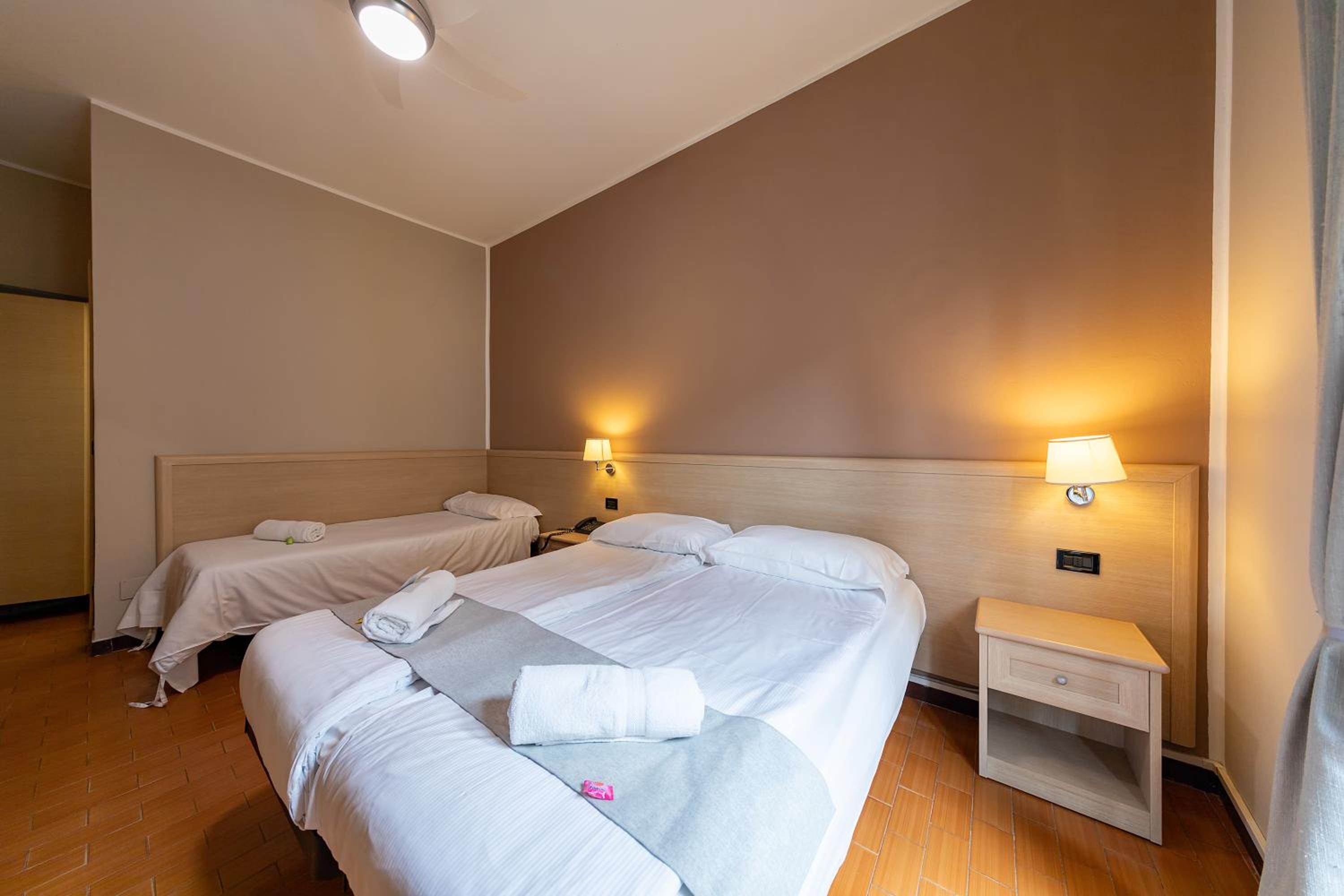 Standard Triple Room - Photo 11
