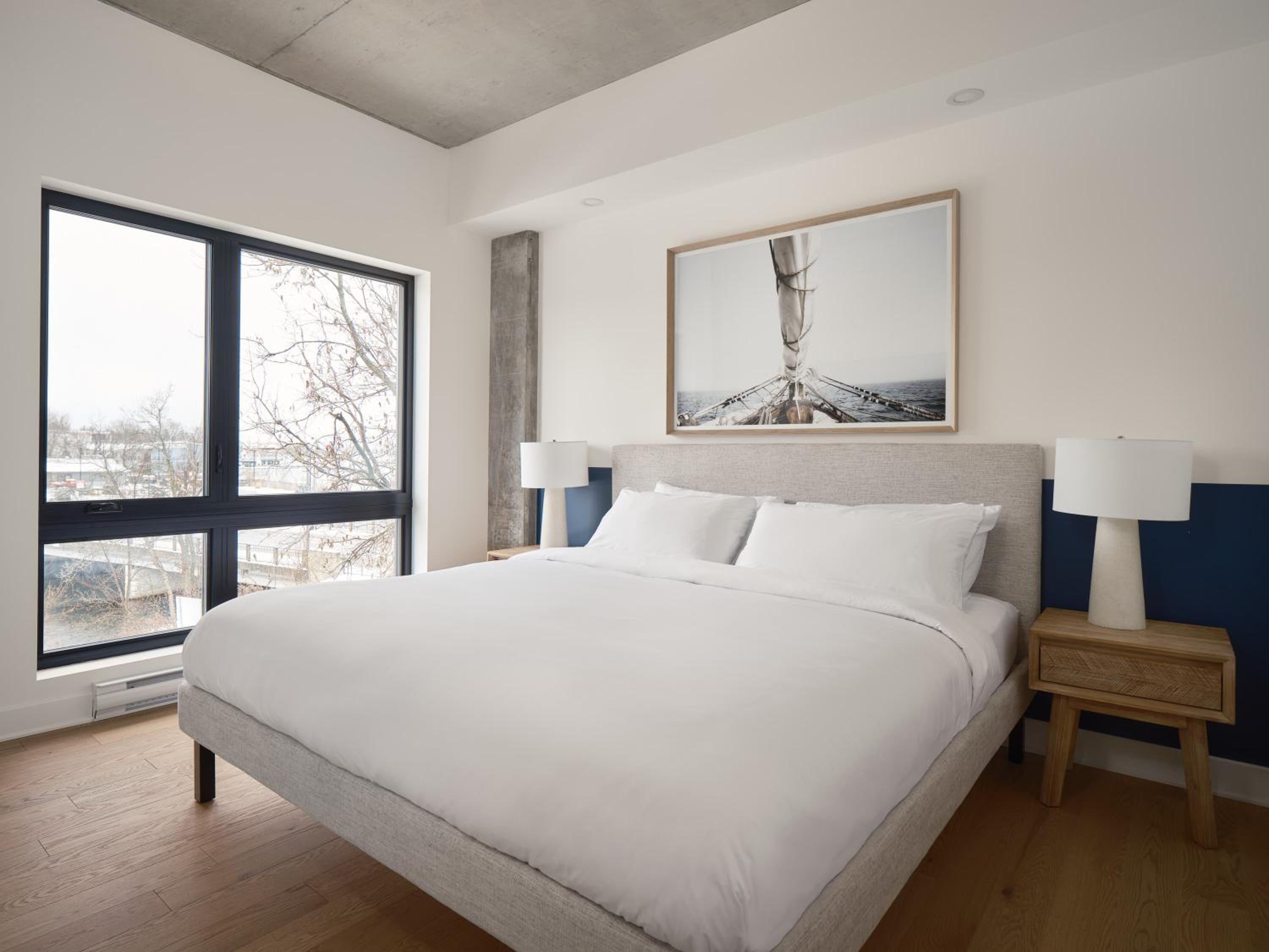 305 - 3rd Floor One Bedroom Suite, King Bed, Lake View