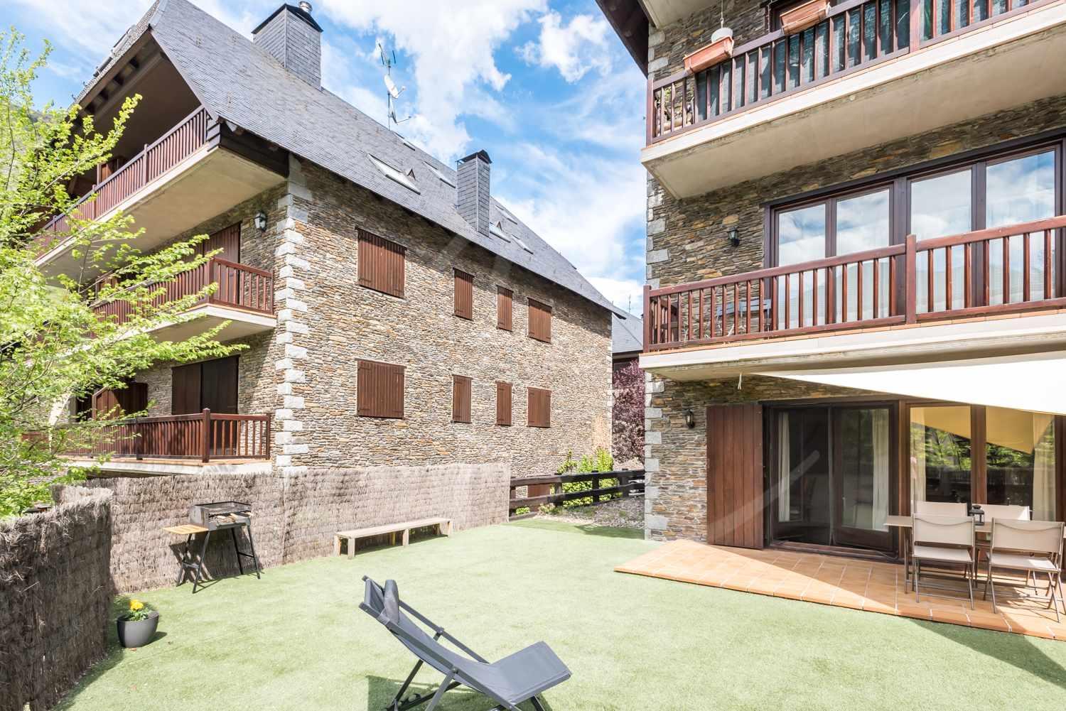 Apartment with Mountain View photo 2