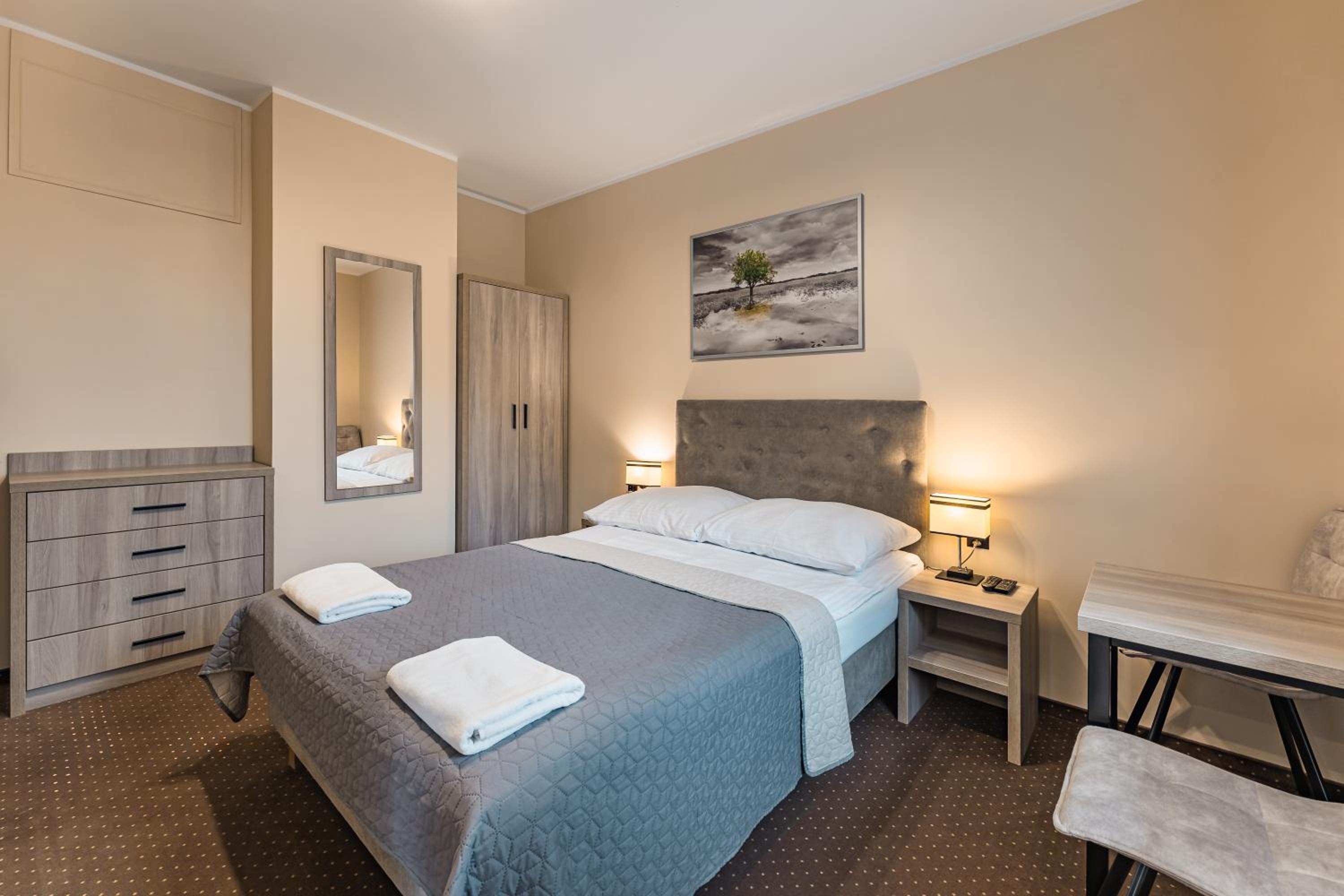 Two-Bedroom Suite - Photo 2
