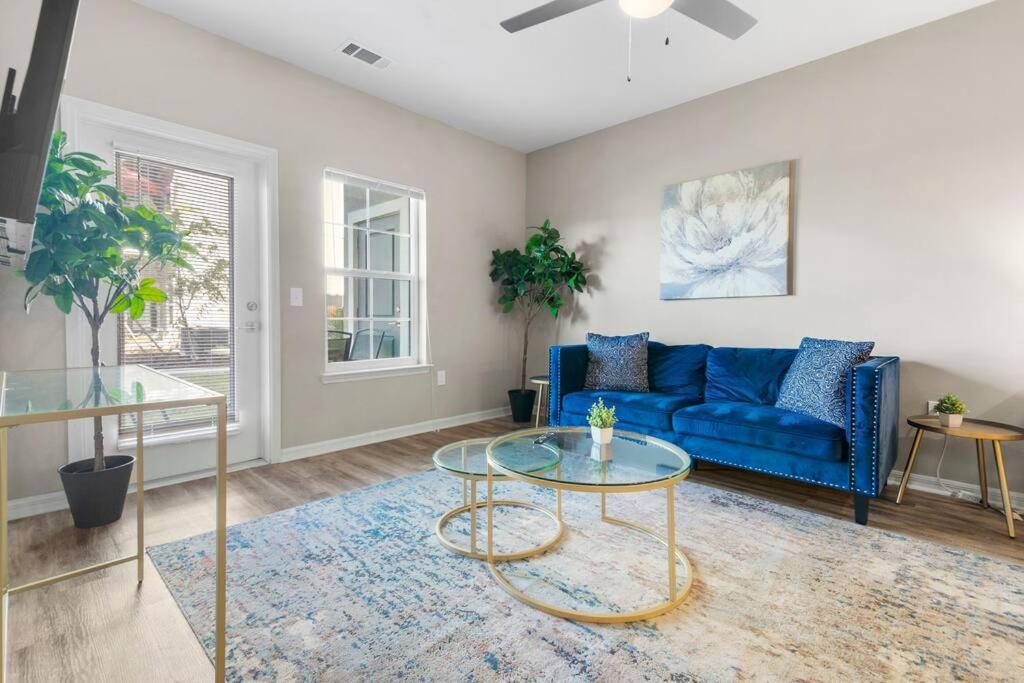 Deluxe Two-Bedroom Apartment with Garden View photo 1