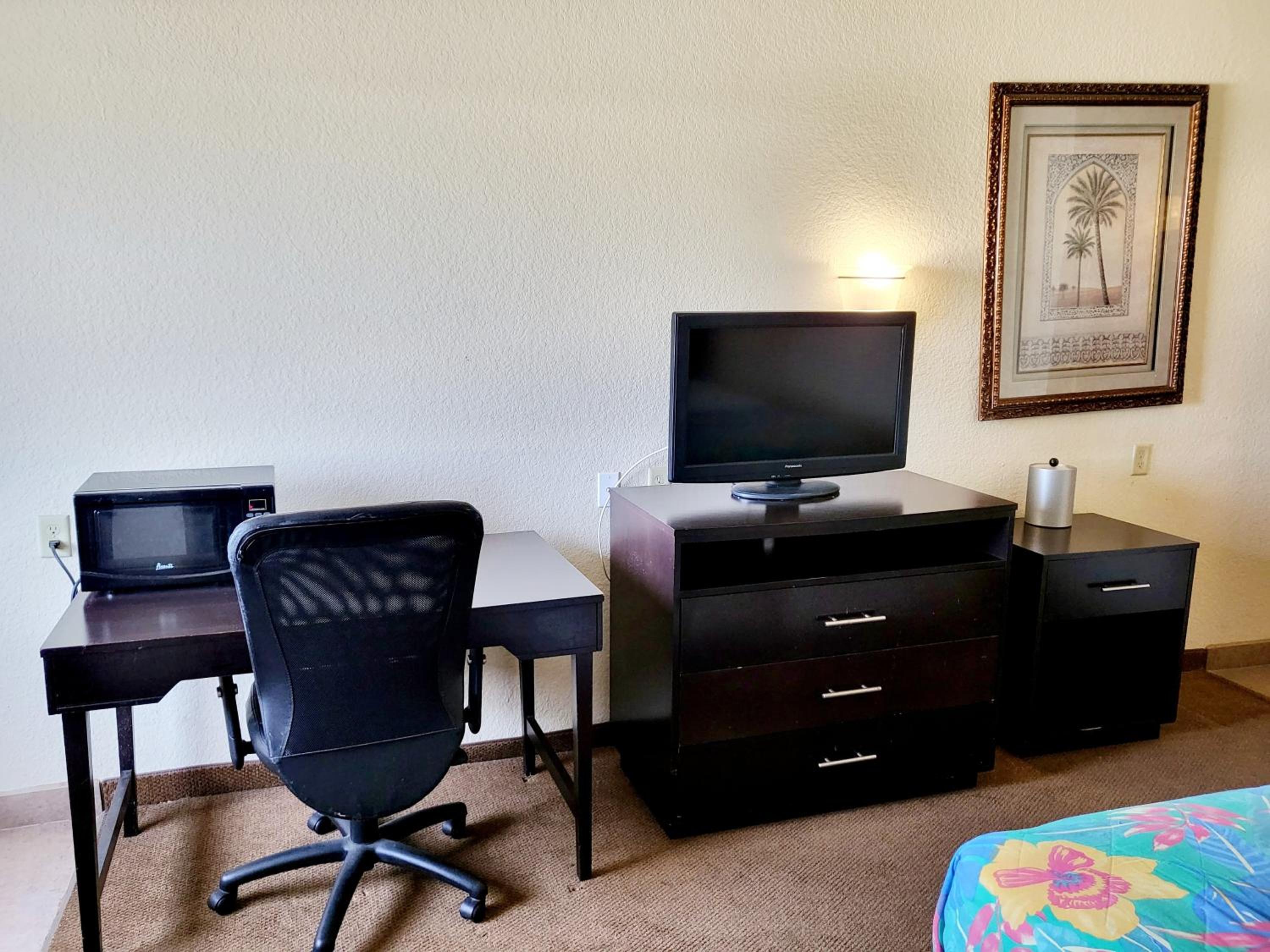 Deluxe King Room - Photo 2