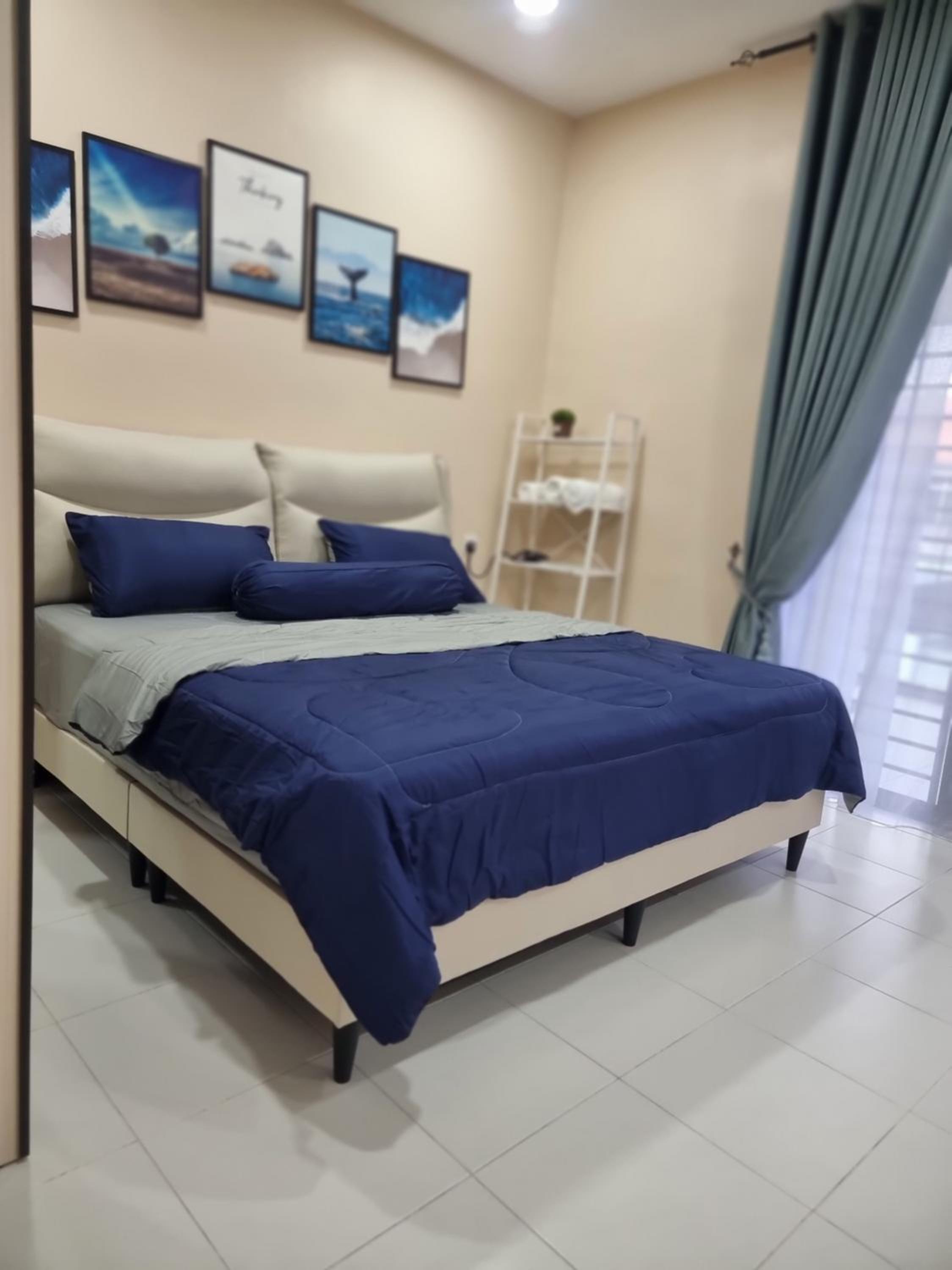 Three-Bedroom House photo 2