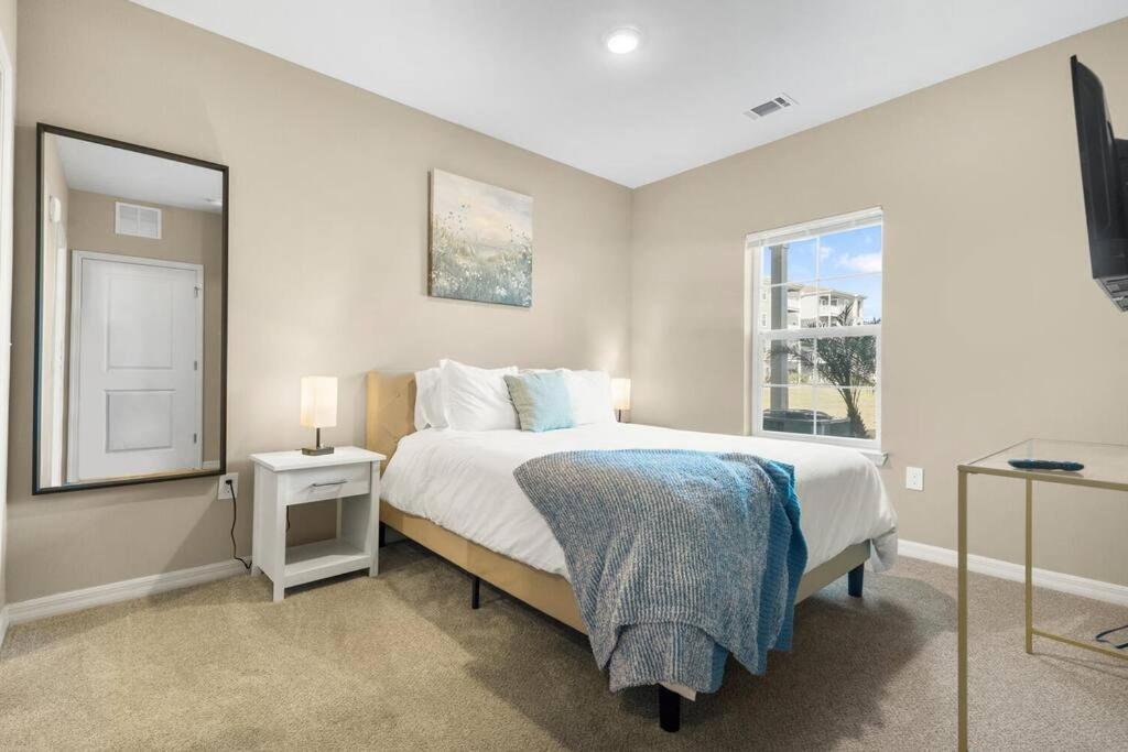 Deluxe Two-Bedroom Apartment with Garden View photo 3