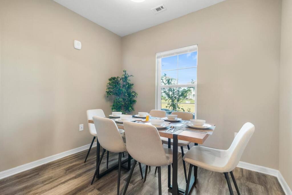 Deluxe Two-Bedroom Apartment with Garden View photo 2