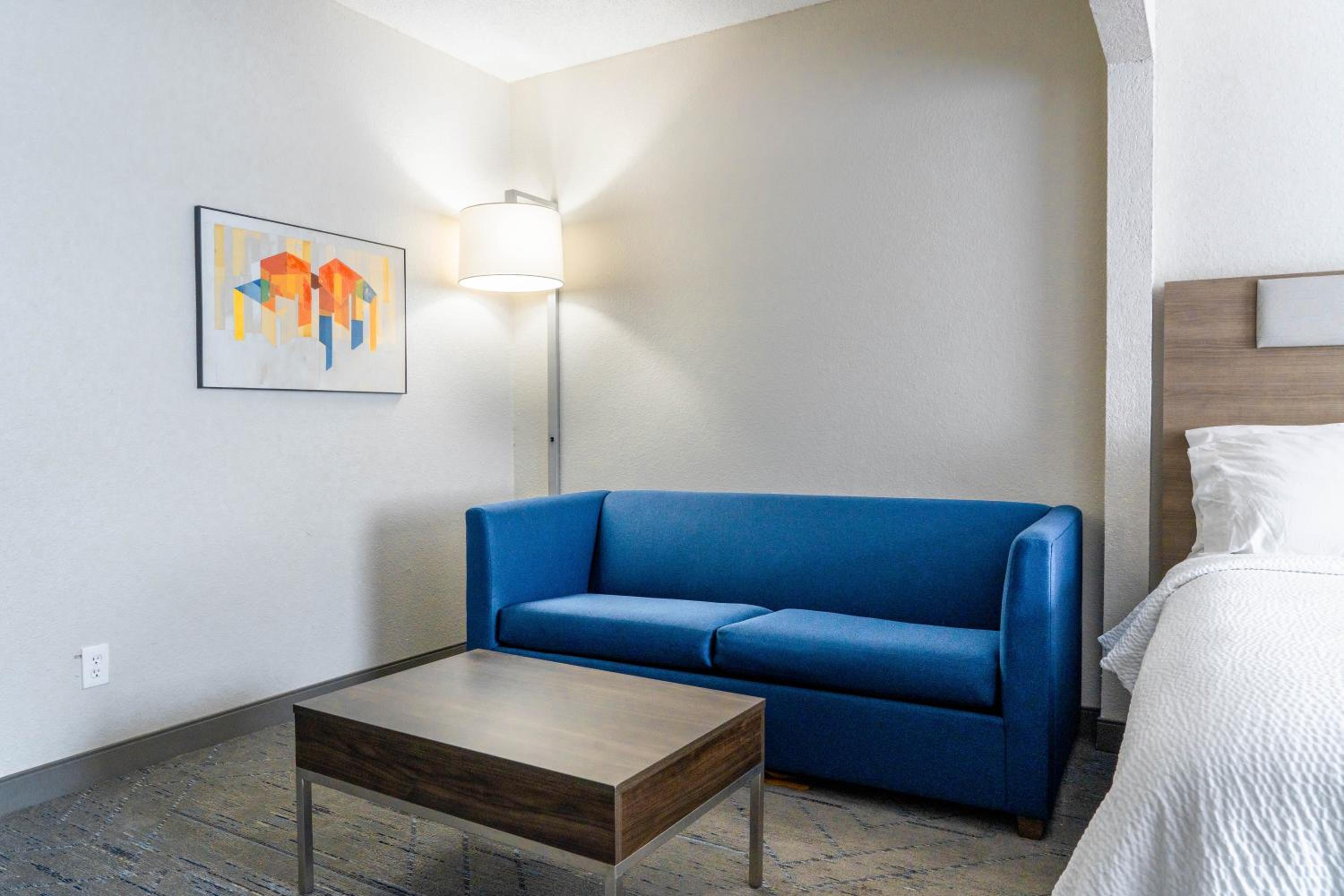 Standard King Room with Accessible Tub - Mobility Access - Photo 3