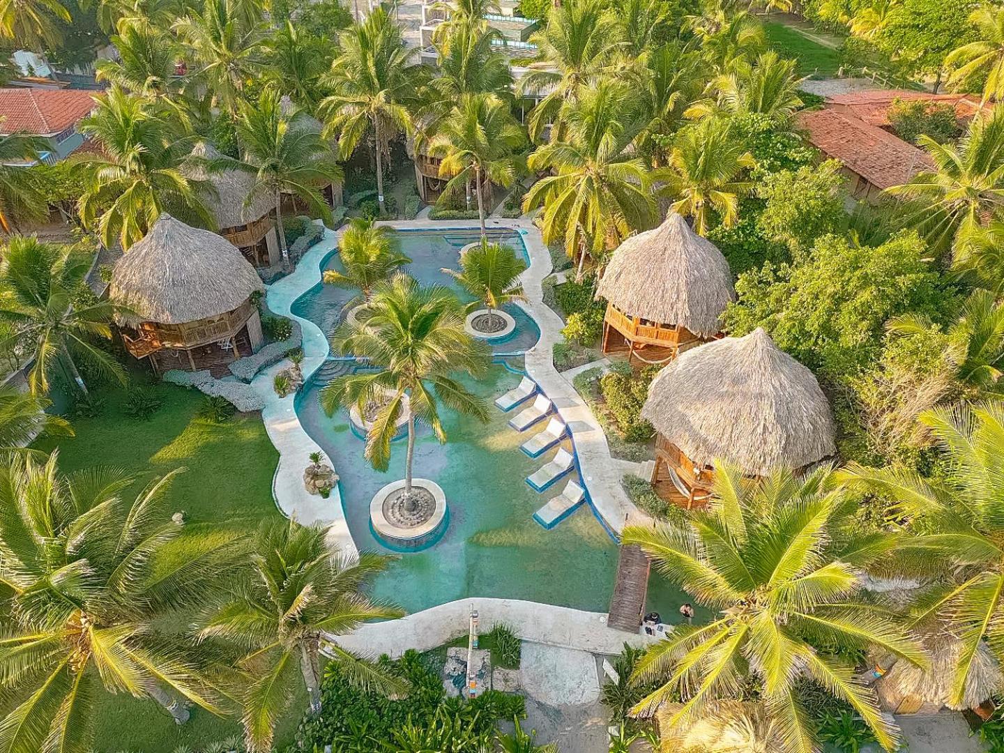 Habitación Familiar con Vista al Jardín