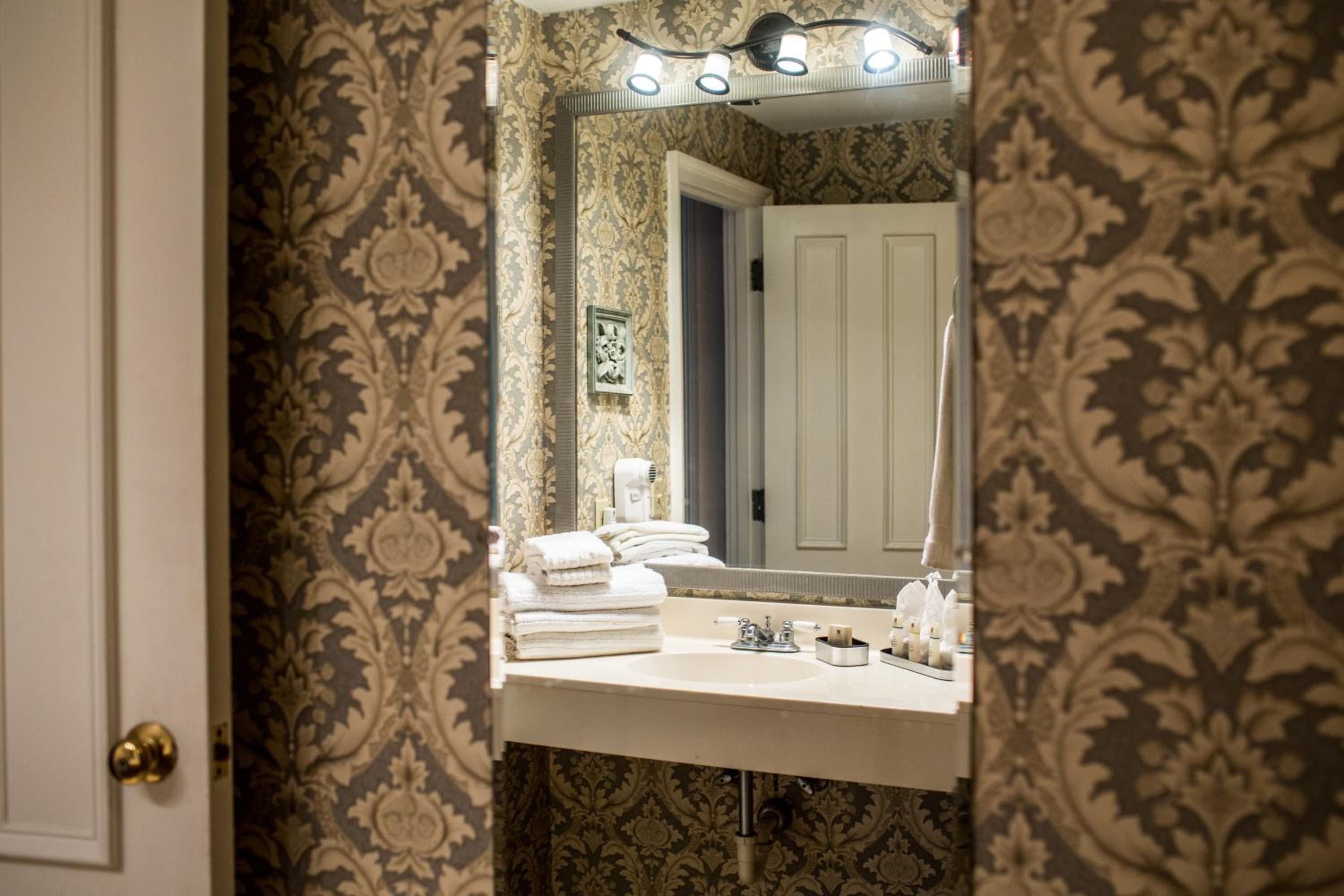 Standard Queen Room photo 2