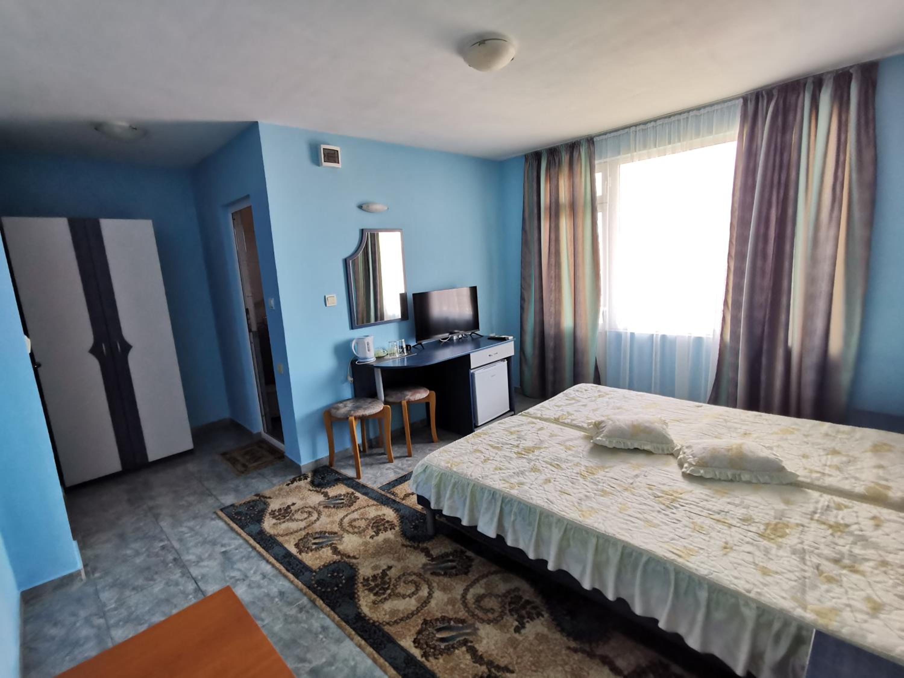 Twin Room with Extra Bed photo 2