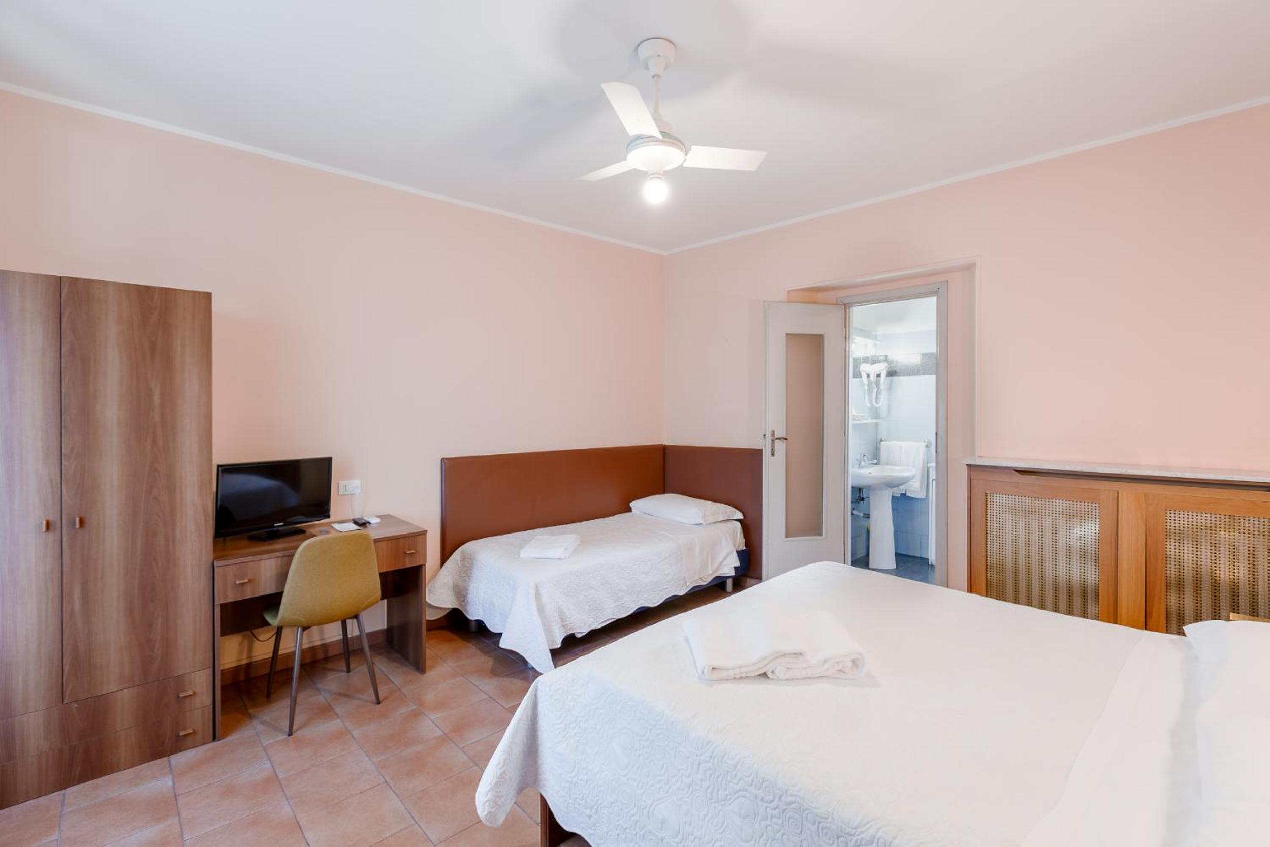 Triple Room - Photo 2