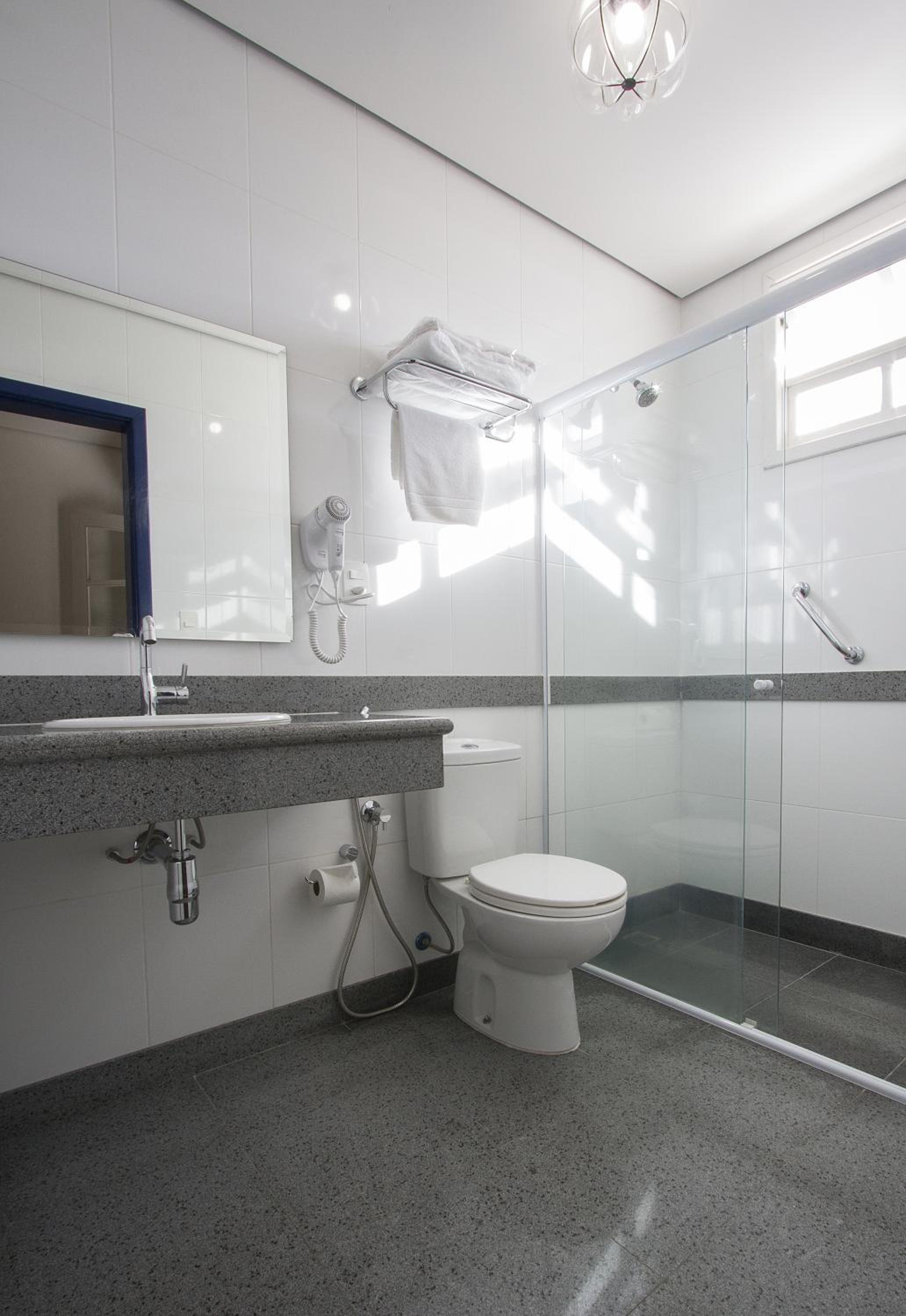 Deluxe Suite with Spa Bath - Photo 2
