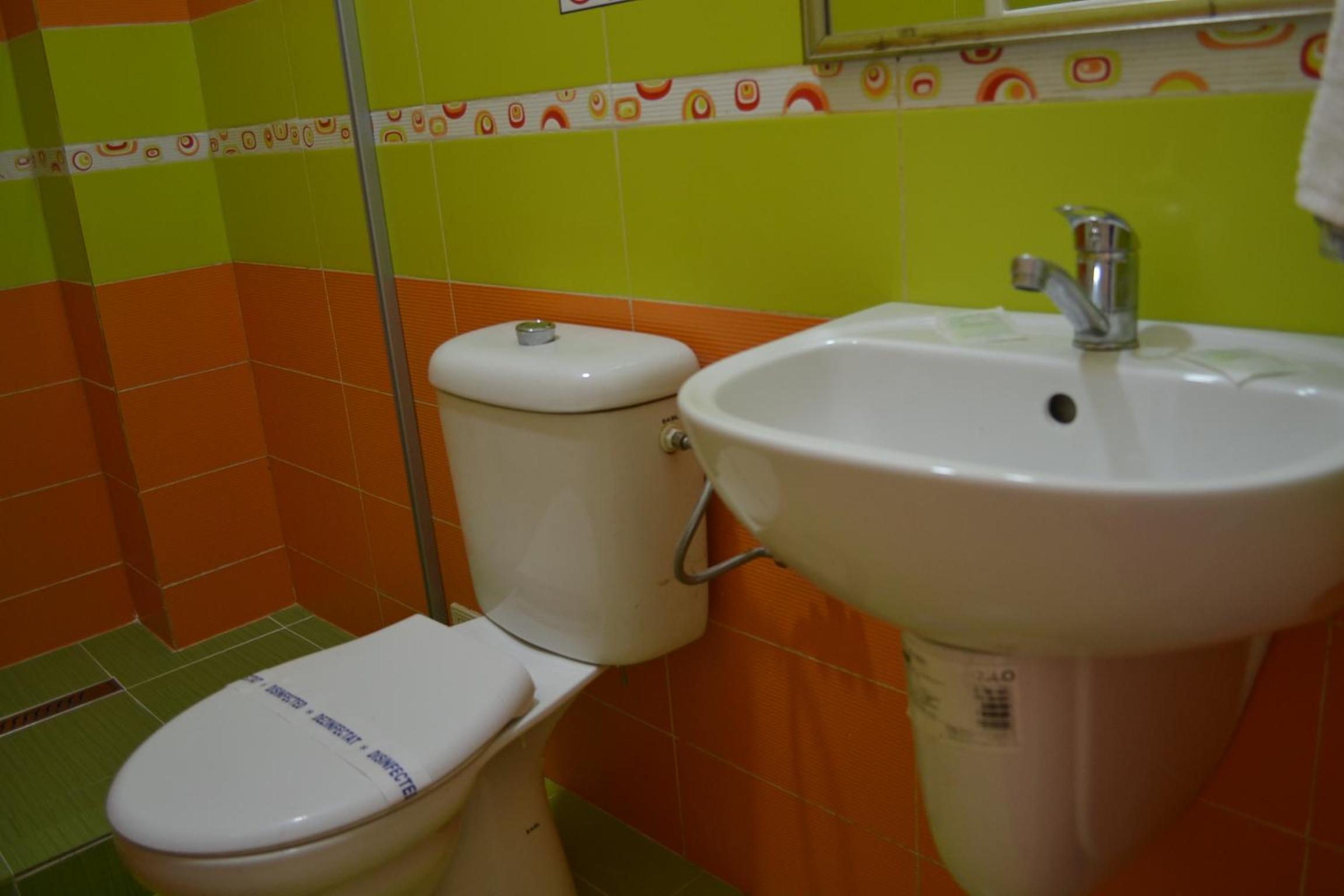 Double Room with Private Bathroom - Photo 36