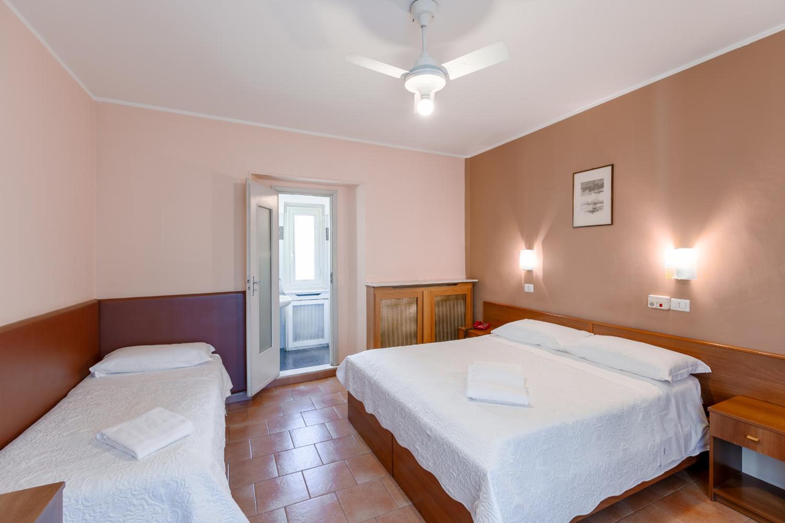 Triple Room - Photo 1