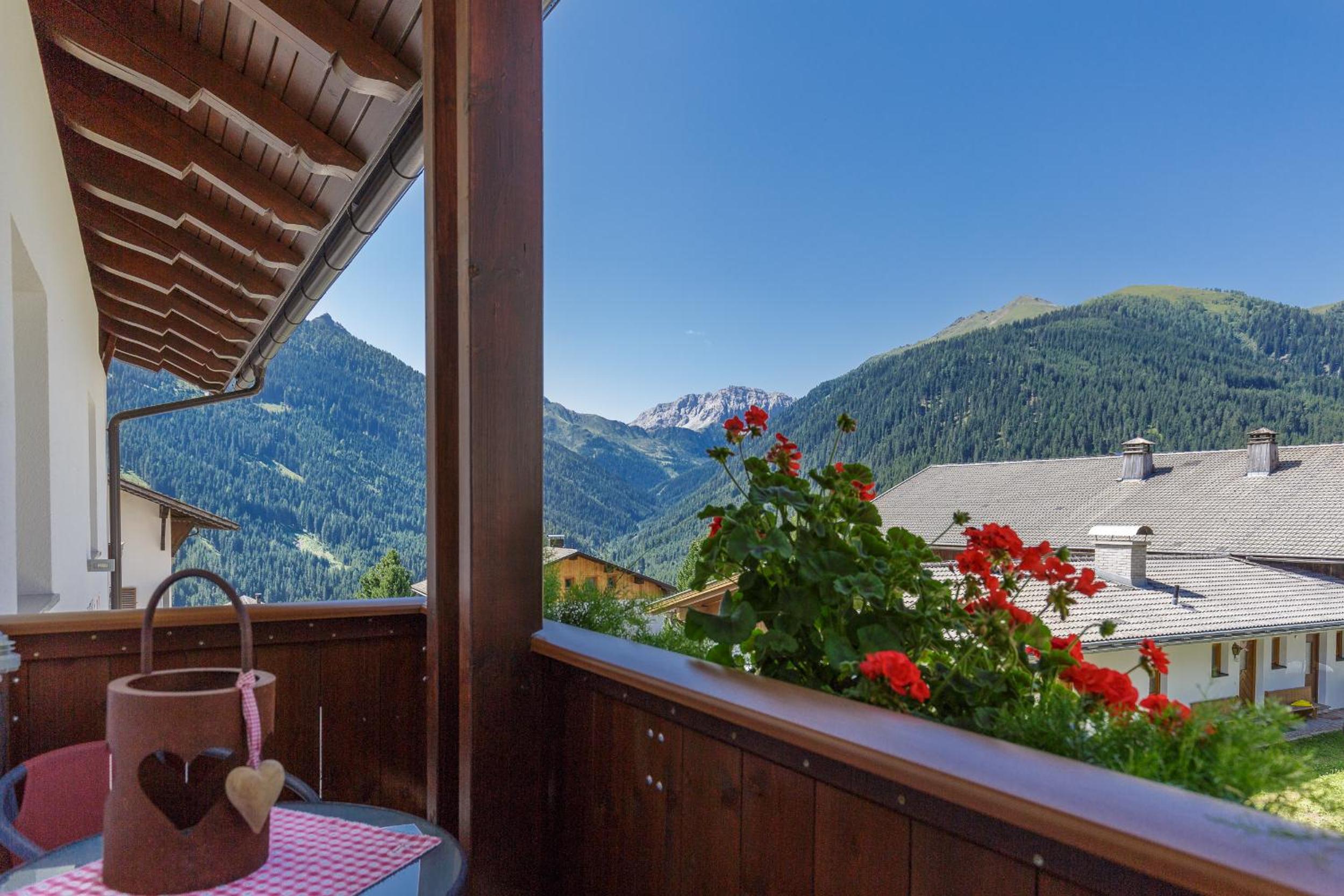 Two-Bedroom Apartment with Balcony photo 2