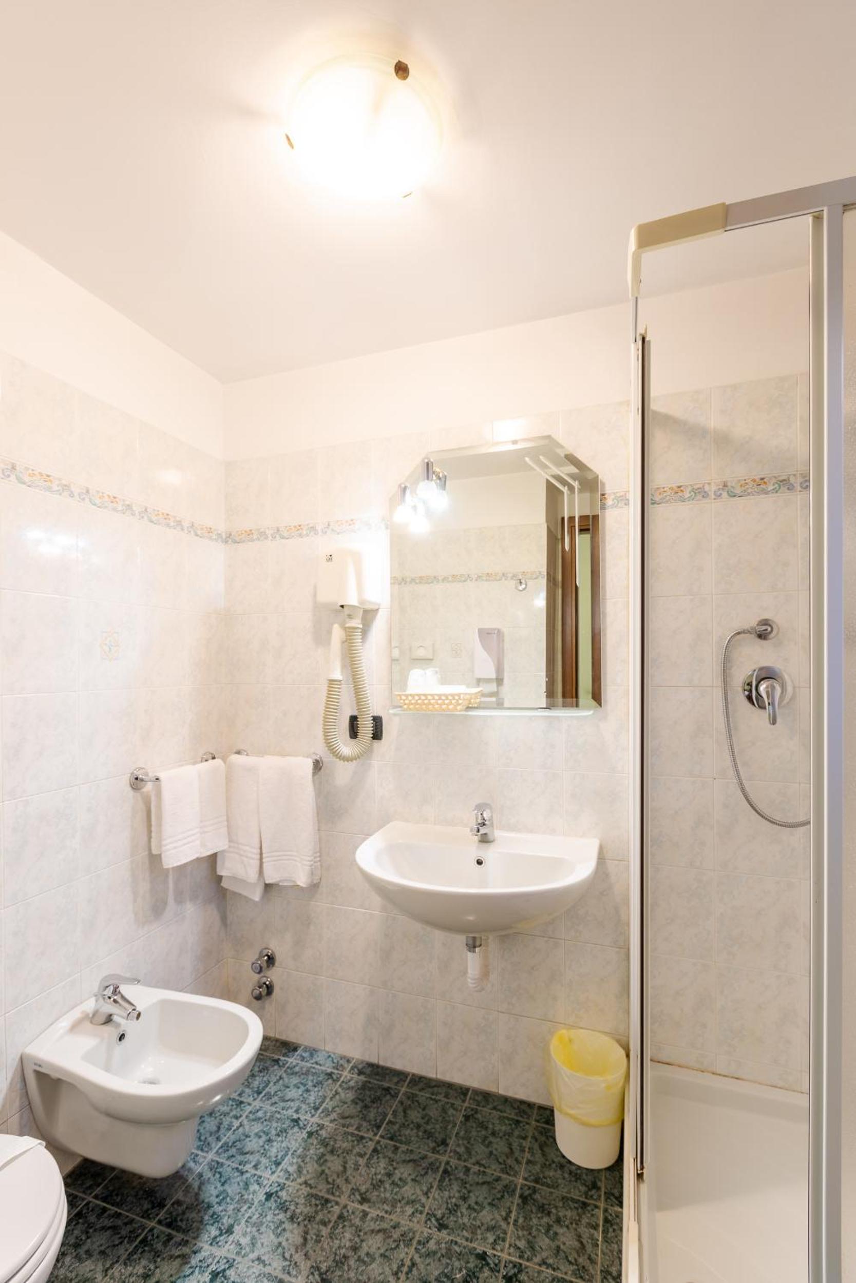 Small Double Room - Photo 3