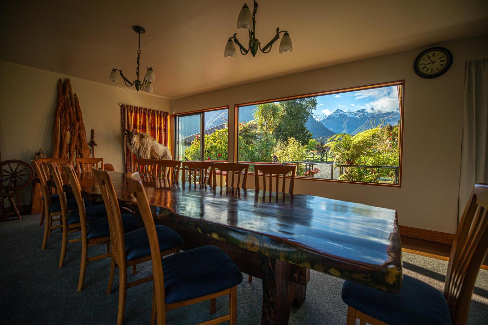 Quadruple Room with Mountain View photo 1