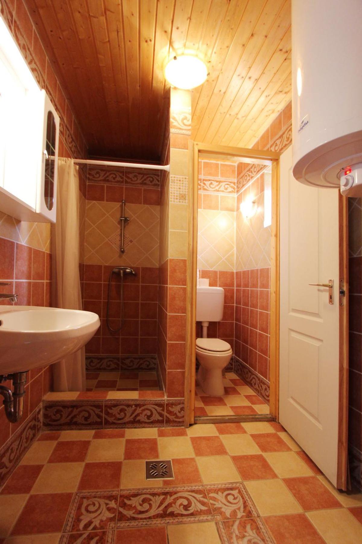 Double Room with Private Bathroom - Photo 5
