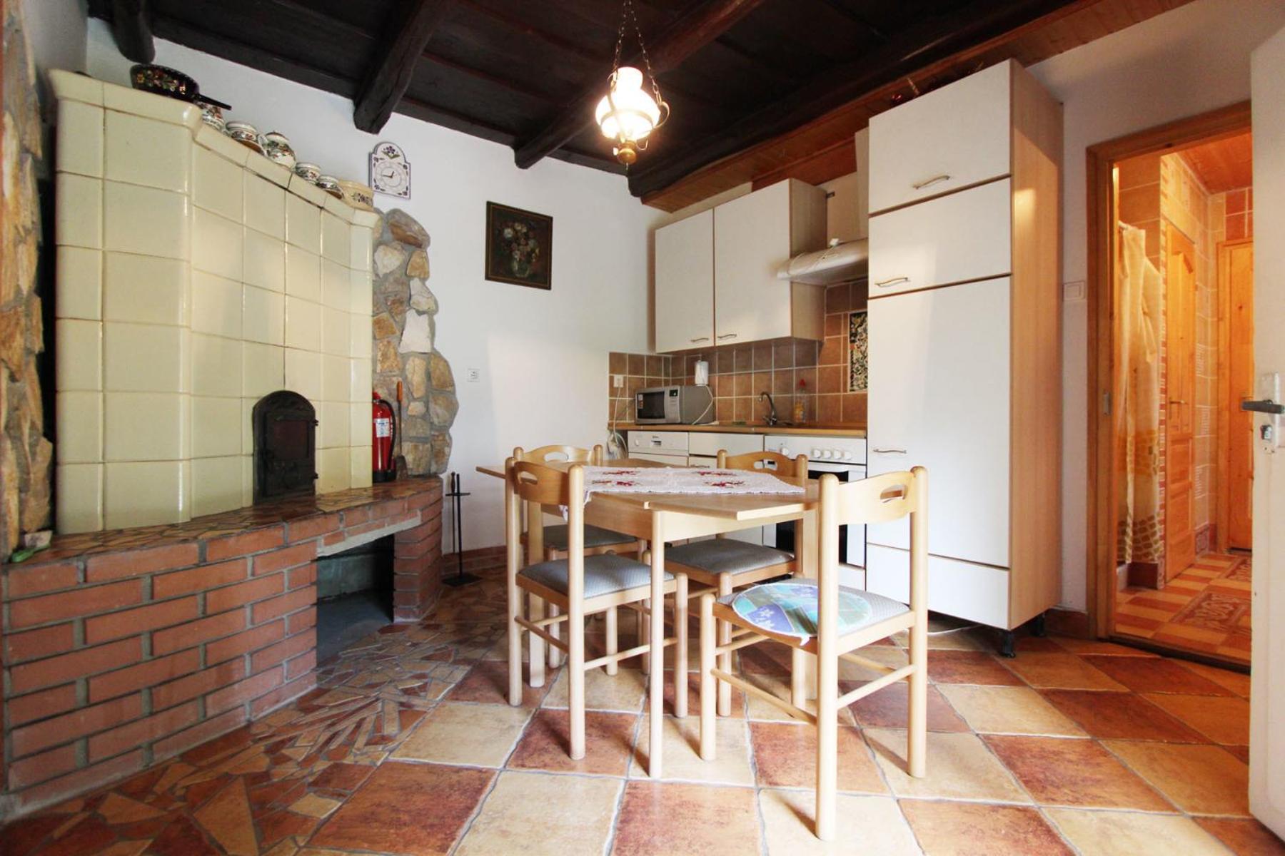 One-Bedroom Apartment - Photo 3