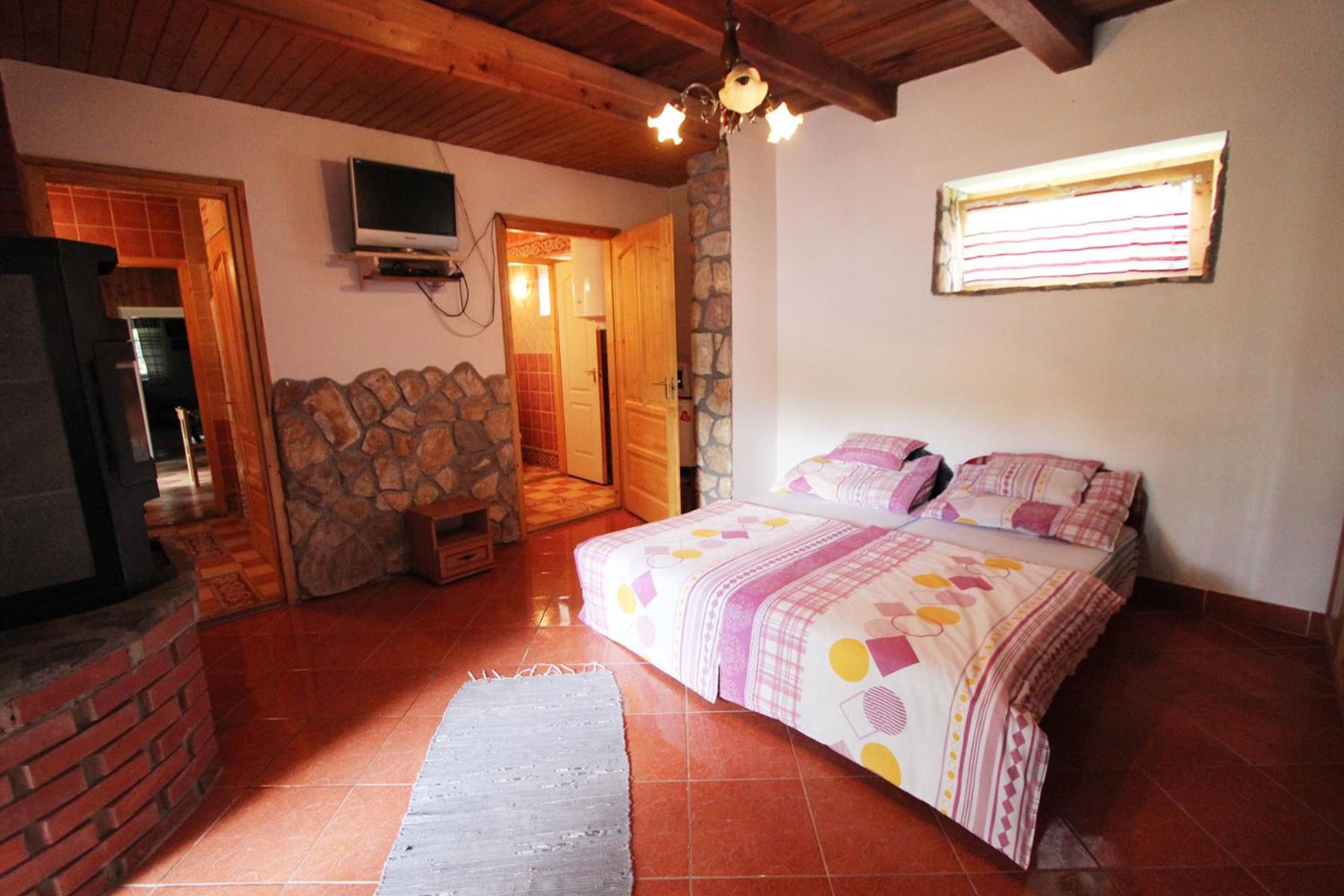 Double Room with Private Bathroom - Photo 3
