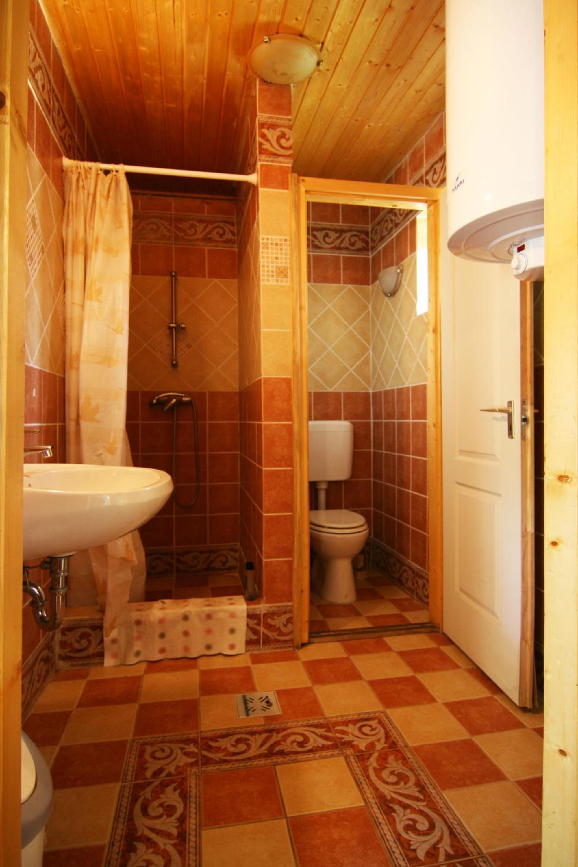 Double Room with Private Bathroom - Photo 4