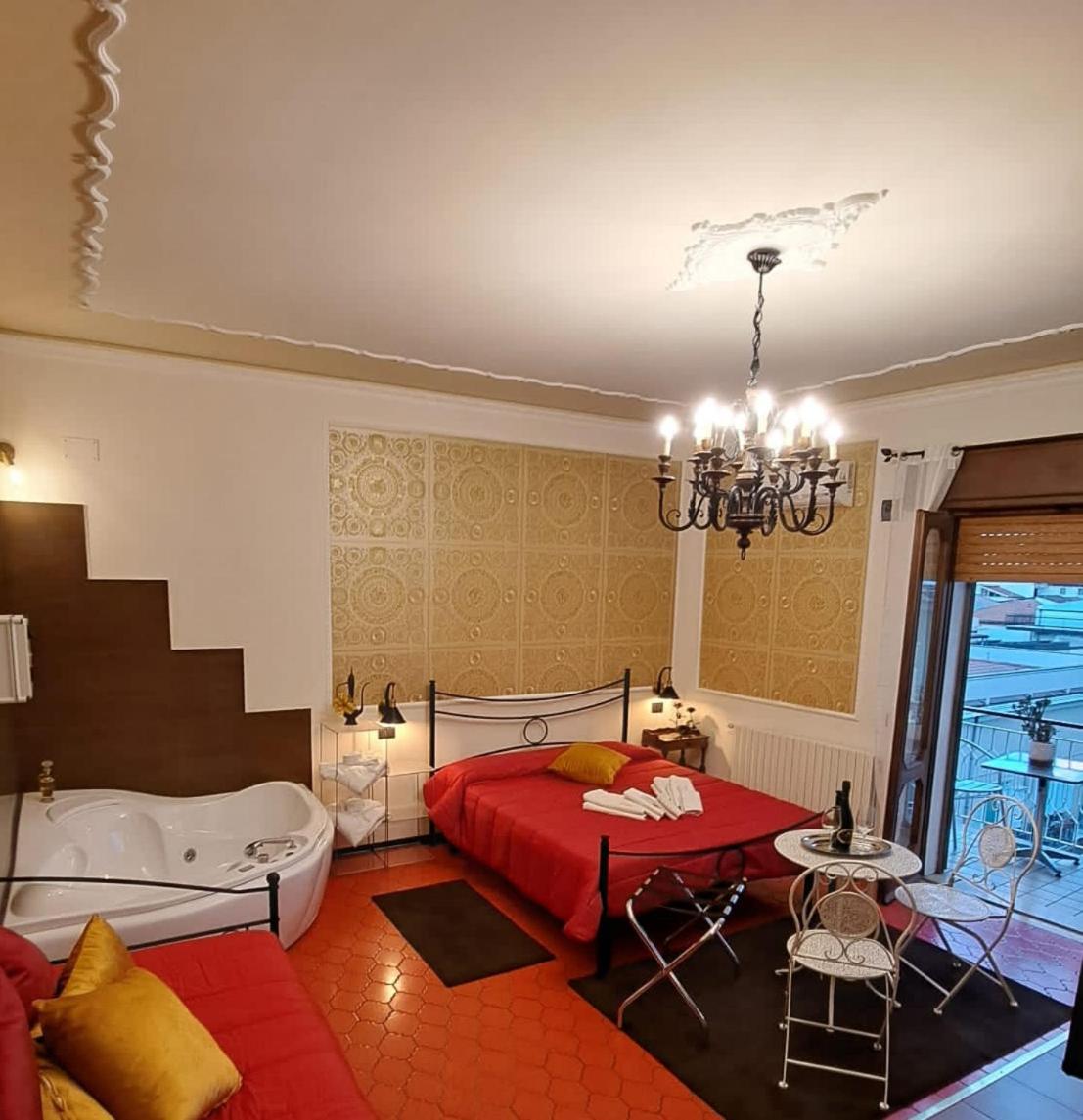 Deluxe Suite with Spa Bath photo 3