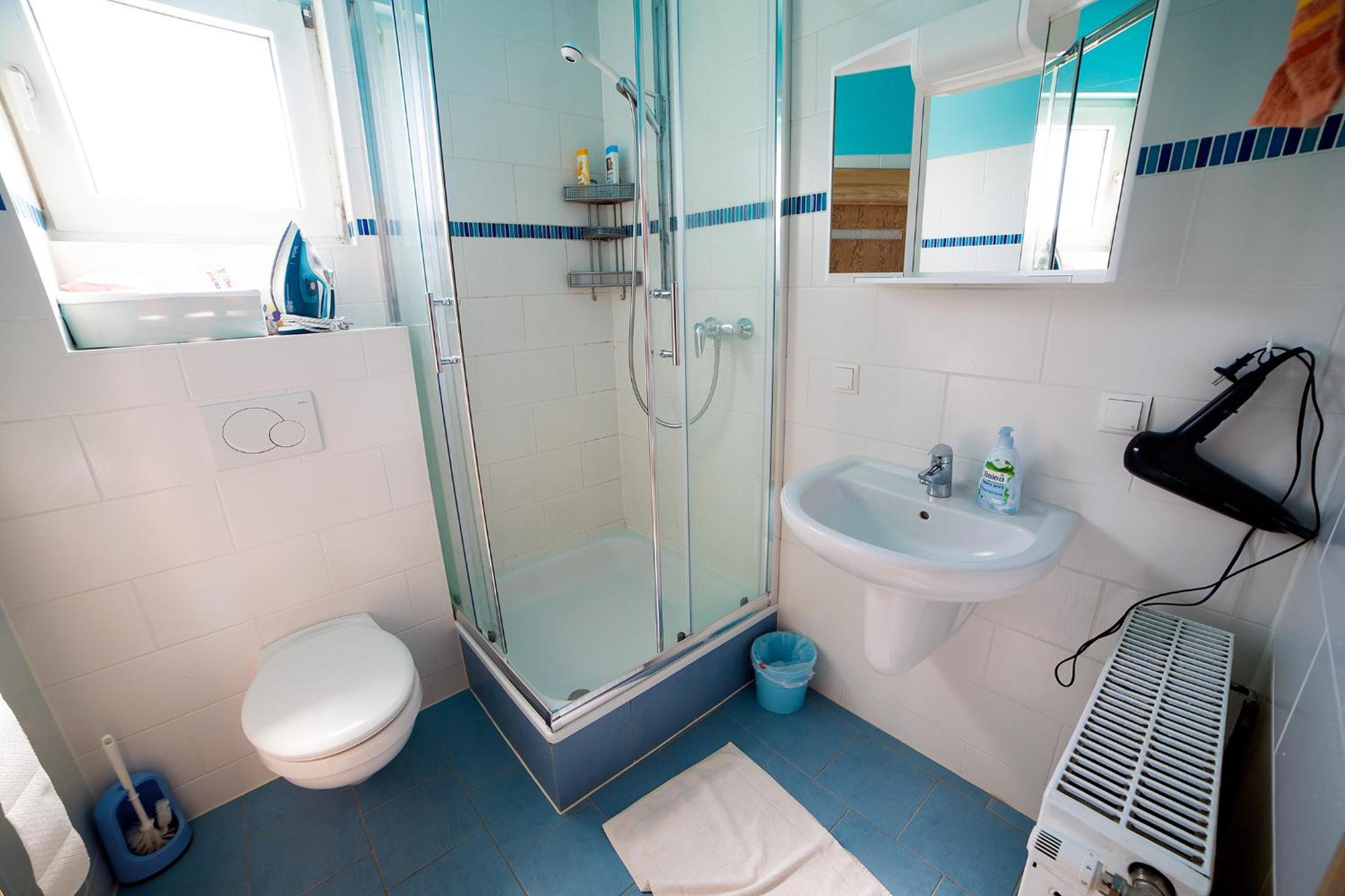 Quadruple Room with Private Bathroom photo 2