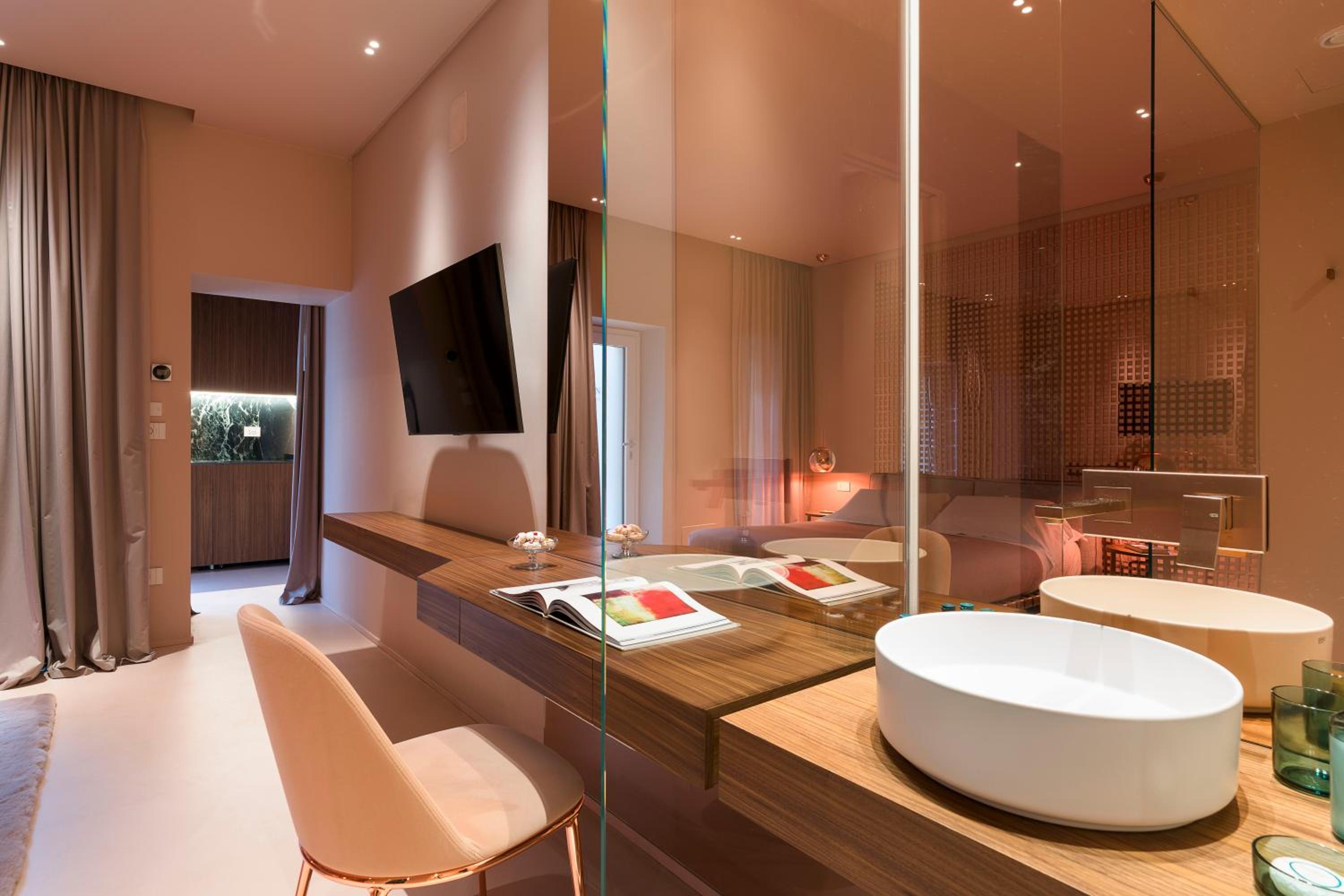 Queen Suite photo 3