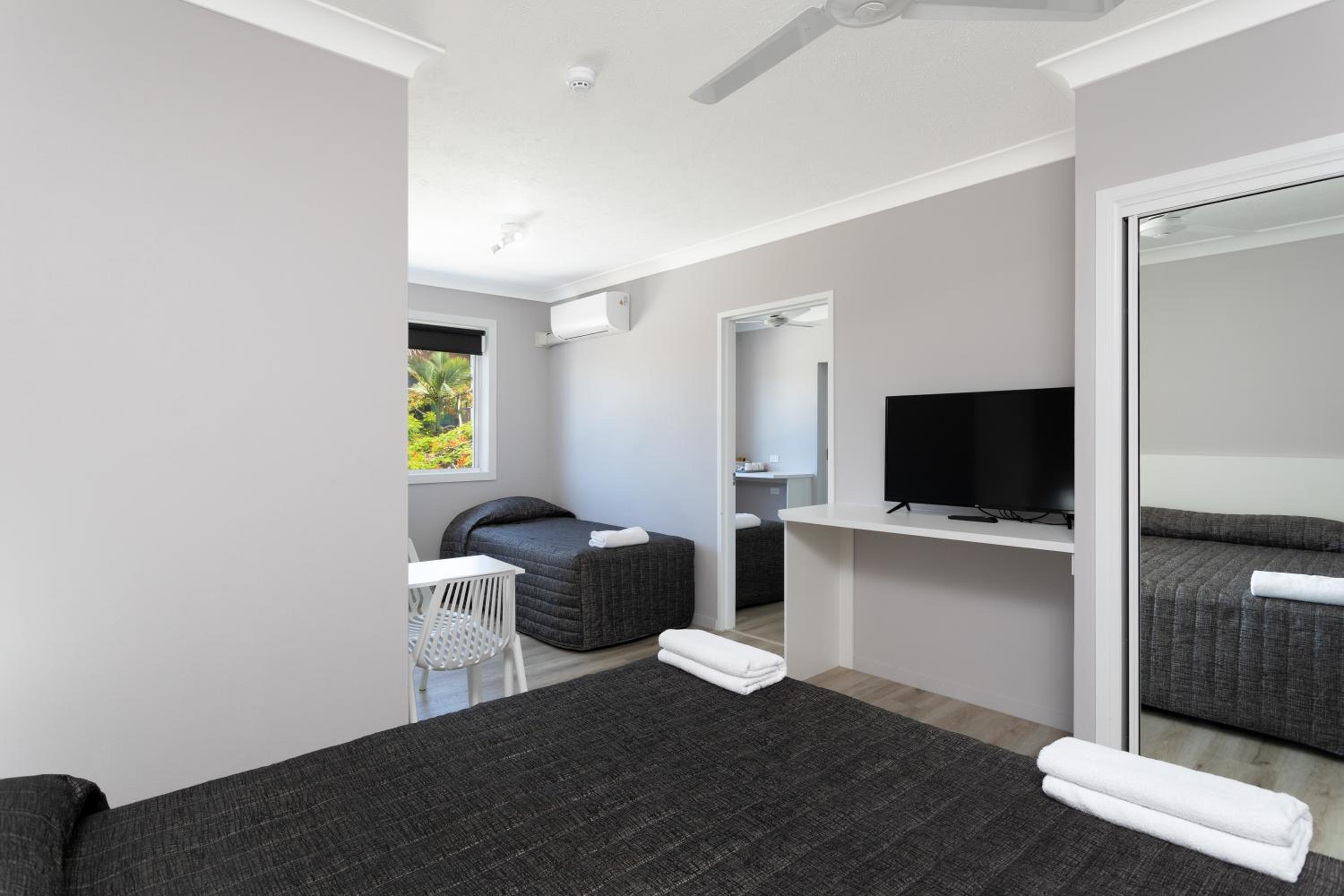Family Interconnecting Room with Two Bathroom (Parking subject to availability) photo 2