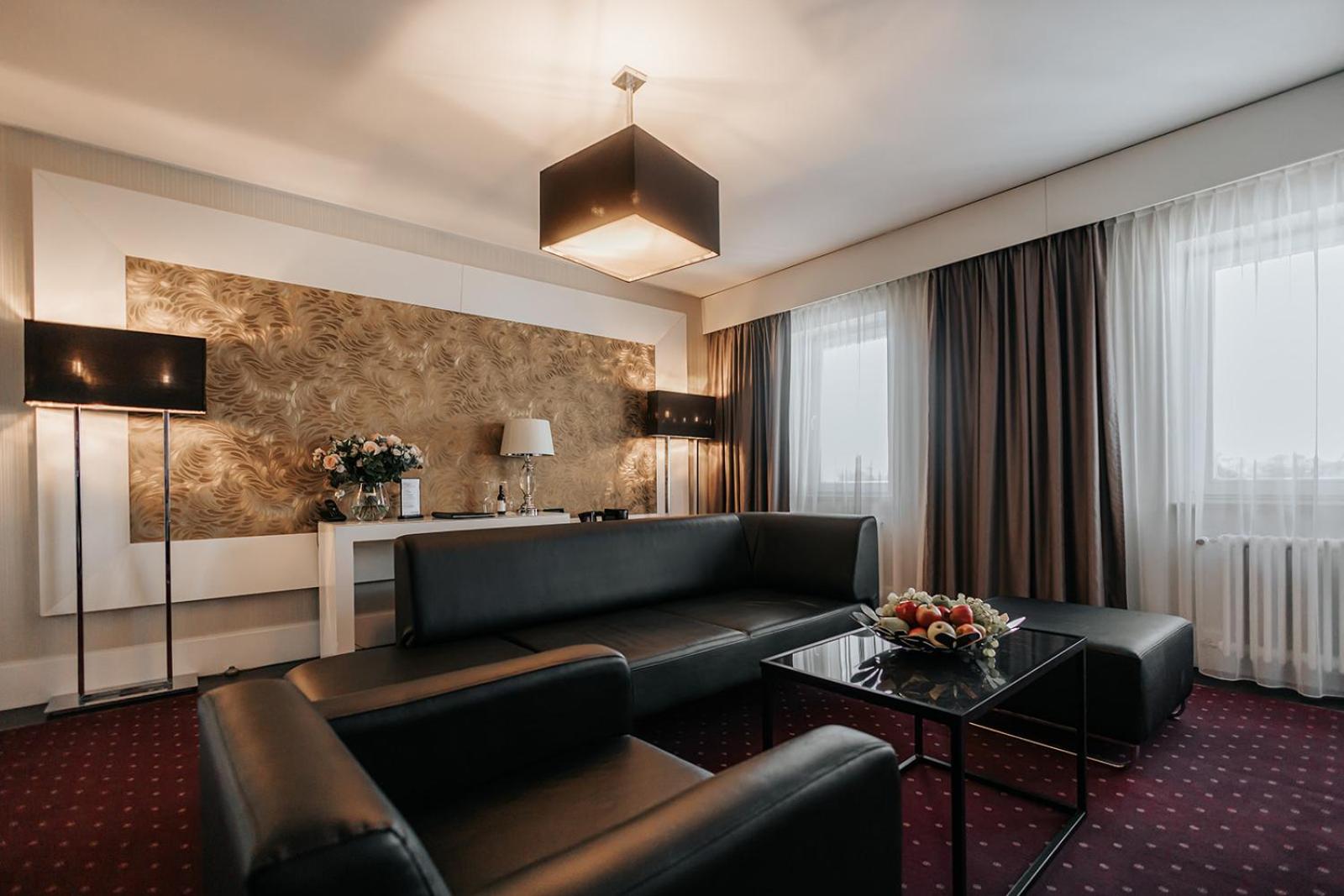 King Suite - Photo 3