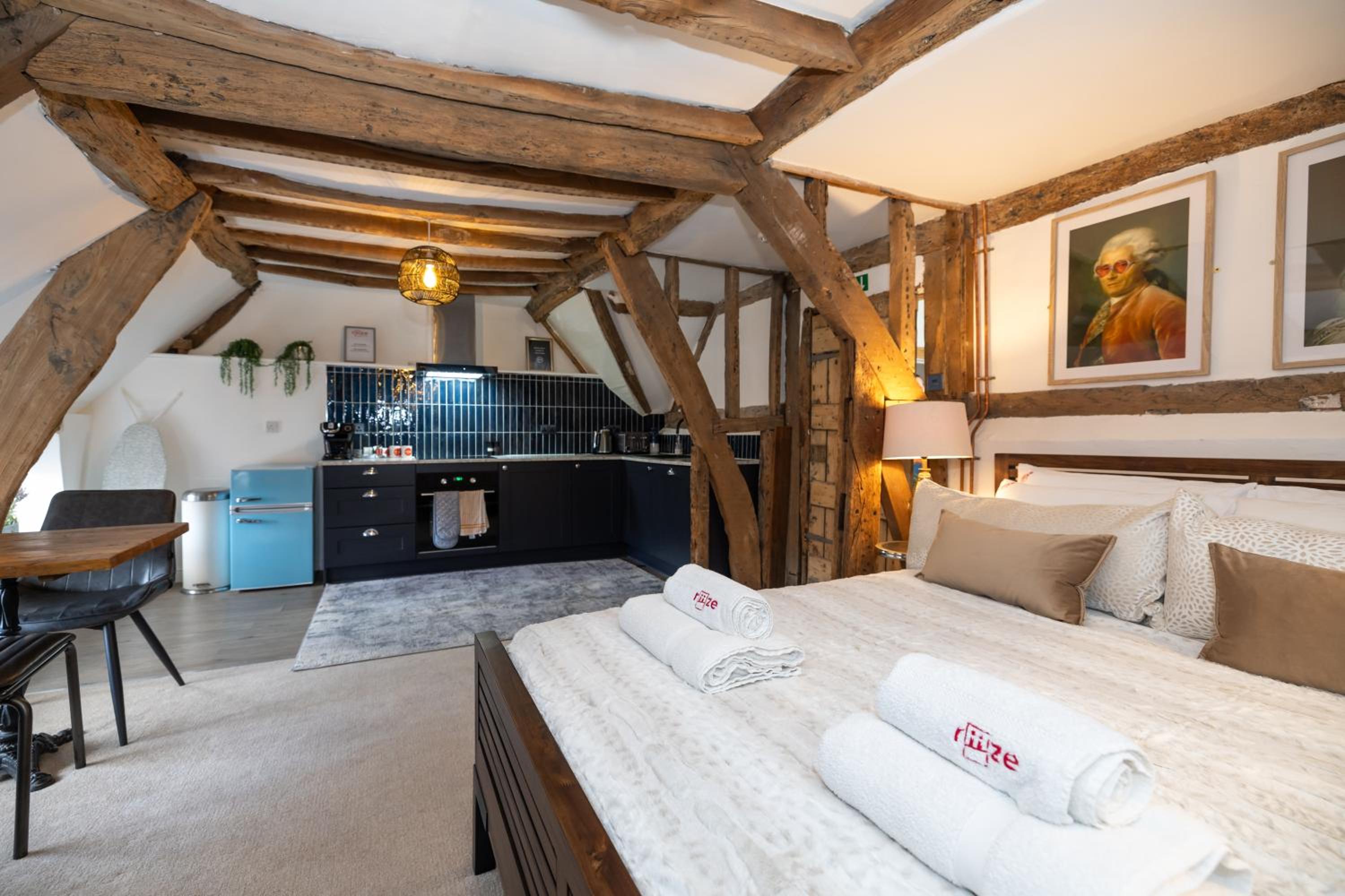 Queen Room With Shared Bathroom