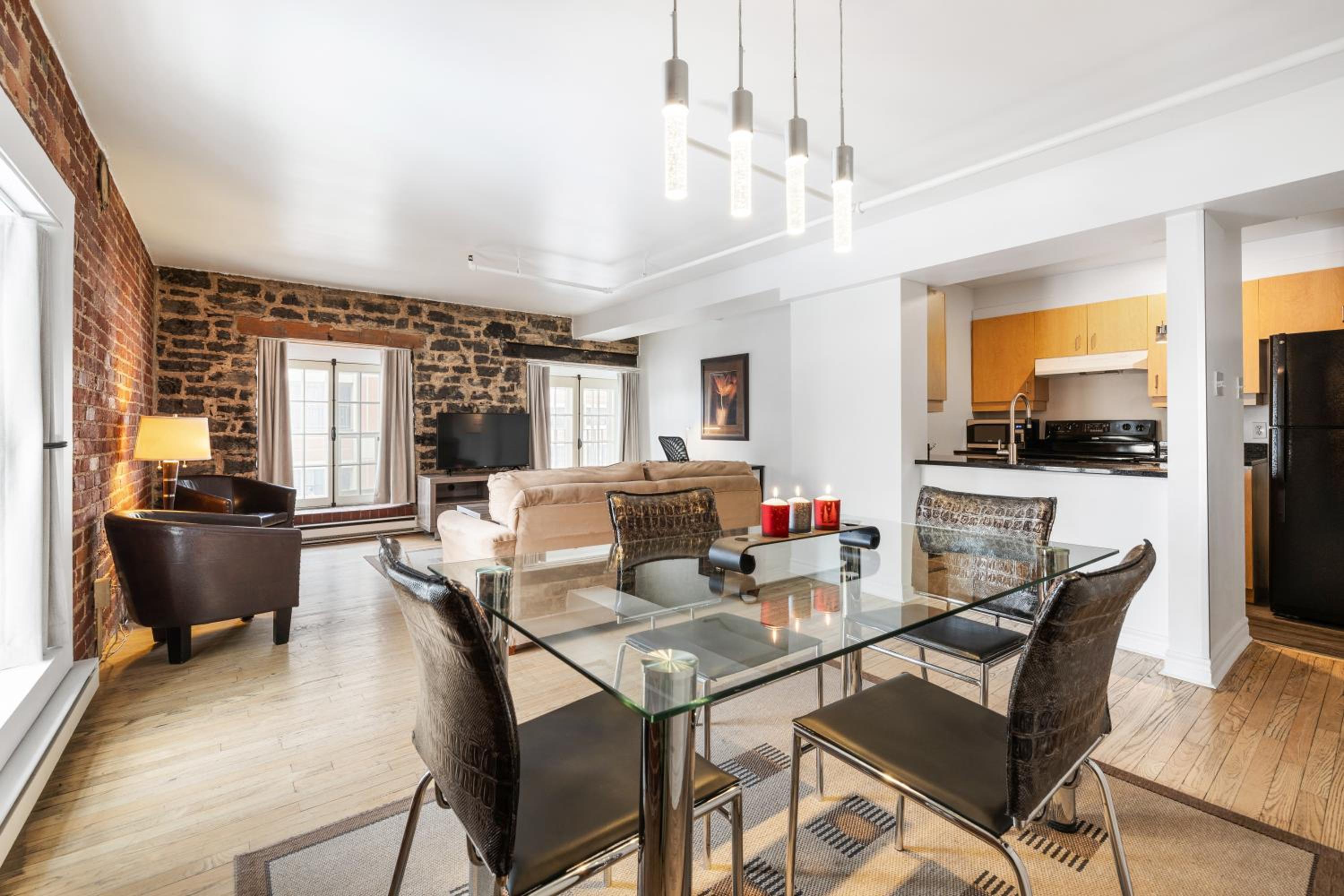 Superior Suite / Full Kitchen / Animals Not Permitted - Photo 8