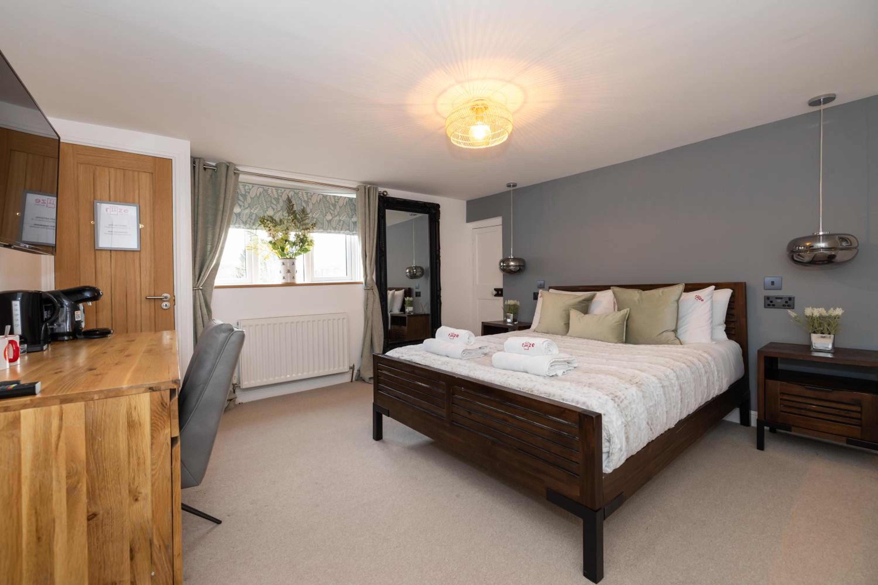 Queen Room With Shared Bathroom
