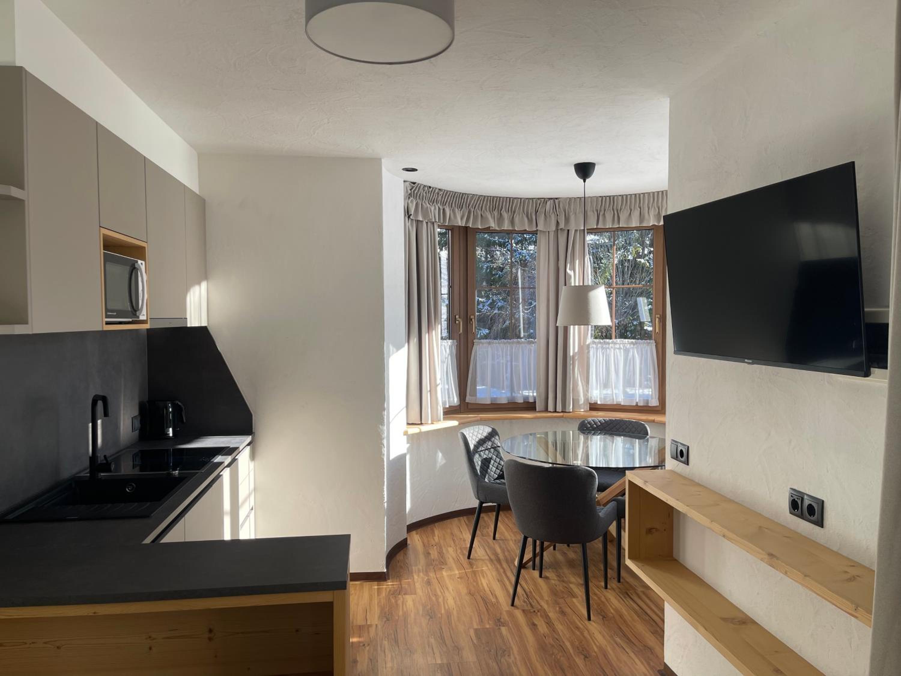 Apartment with Mountain View photo 1