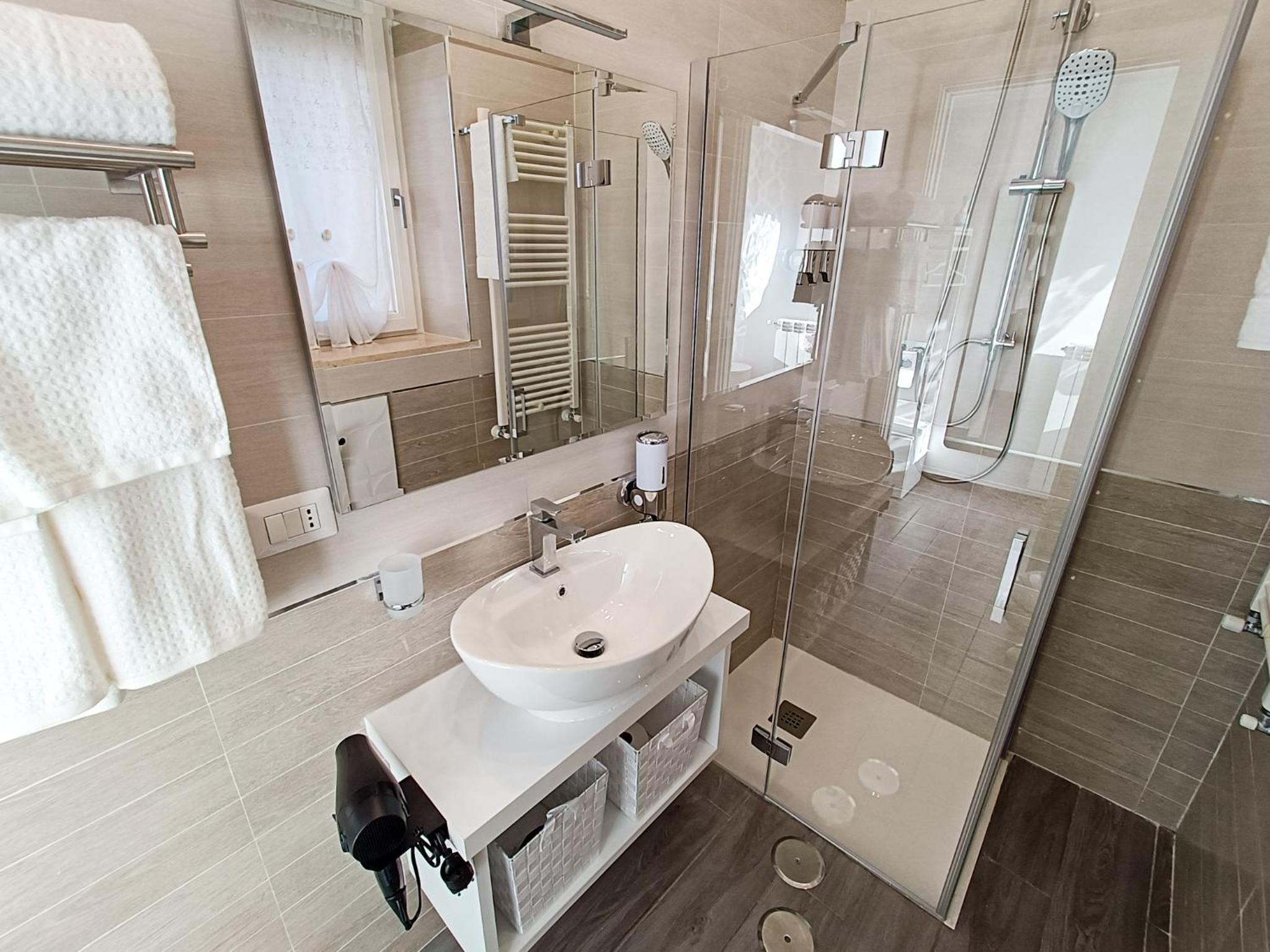Double Room with Private Bathroom photo 2