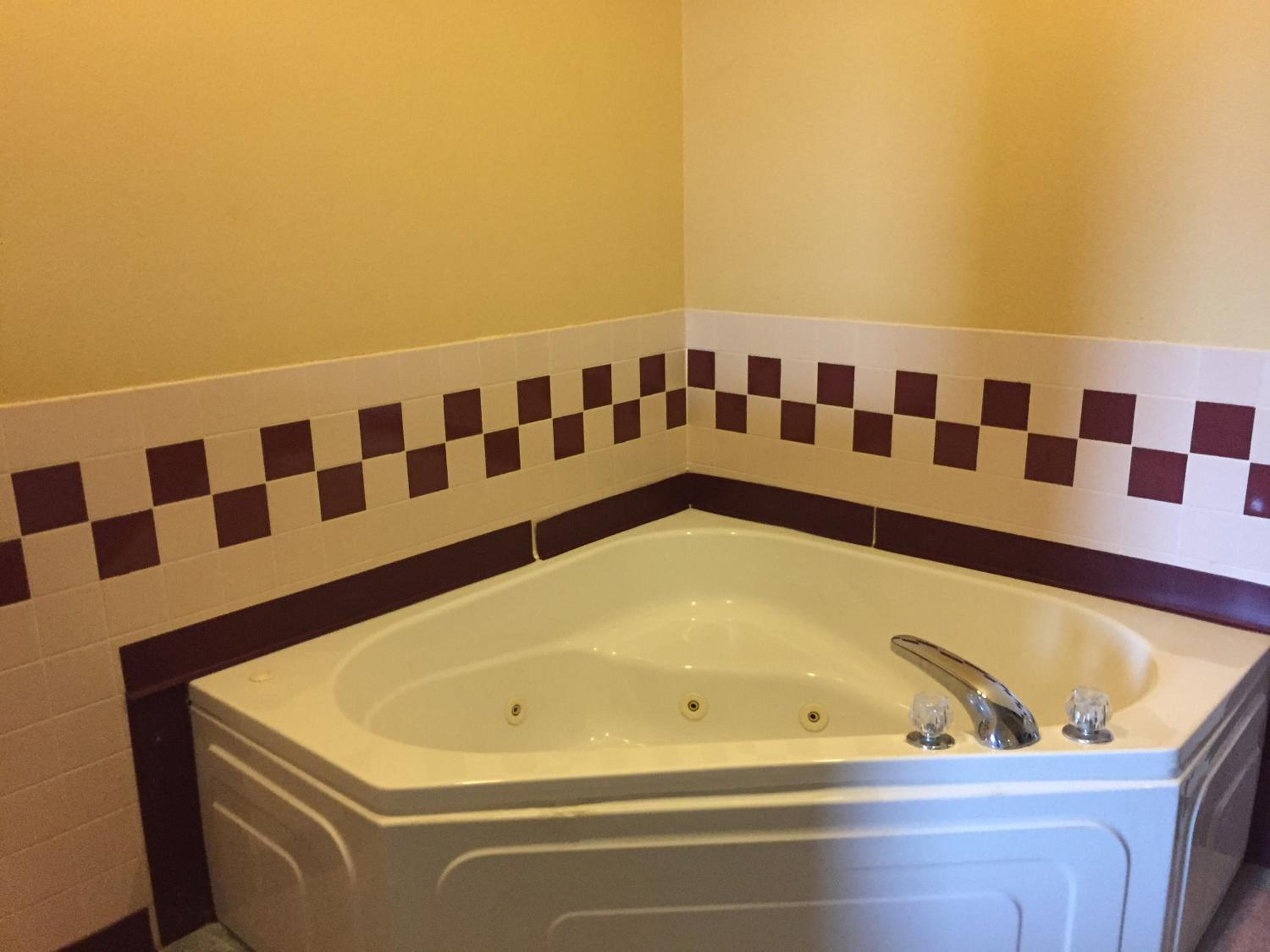 King Suite - Non-Smoking - Photo 3