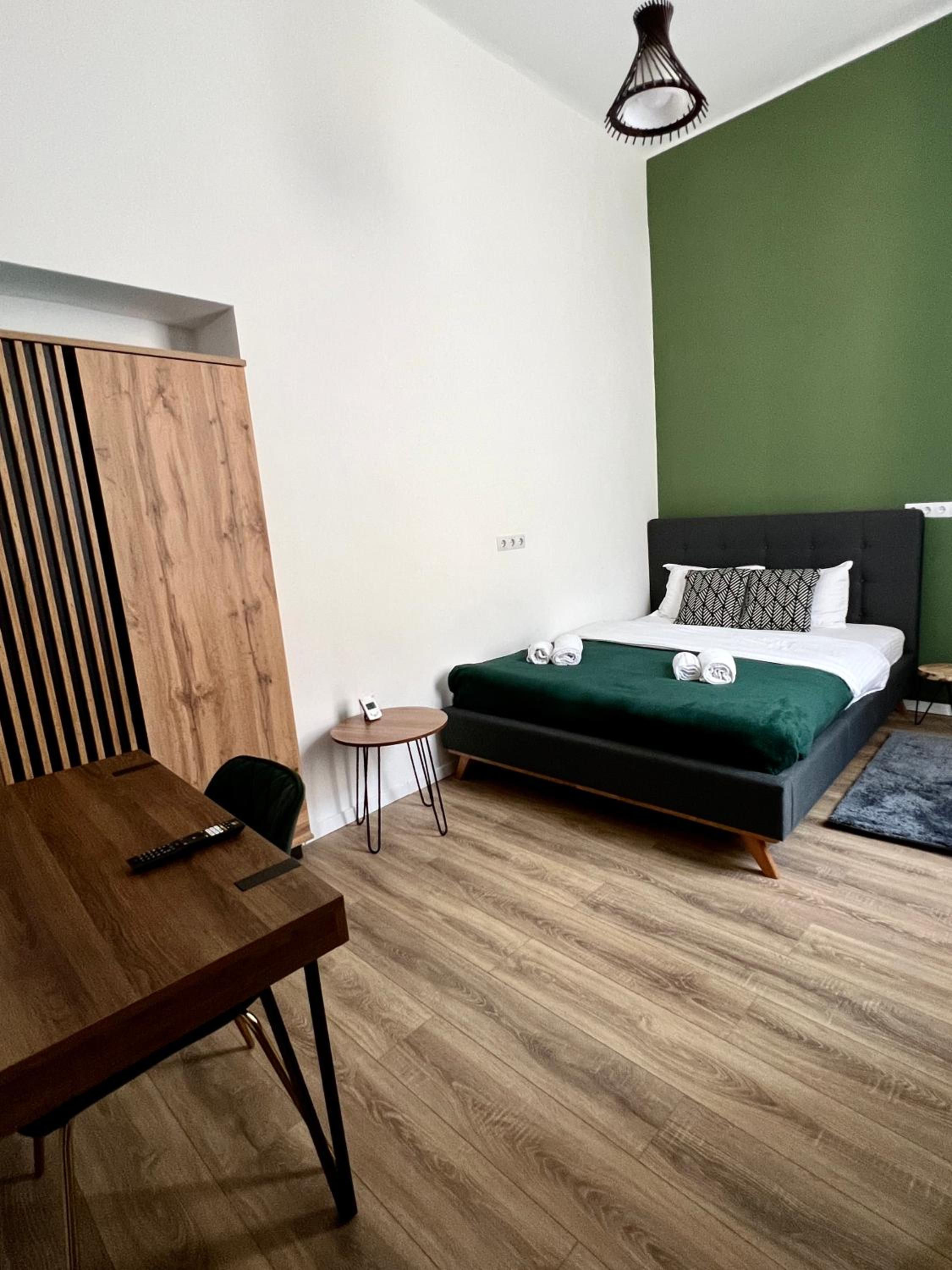 Deluxe Double Room - Photo 19