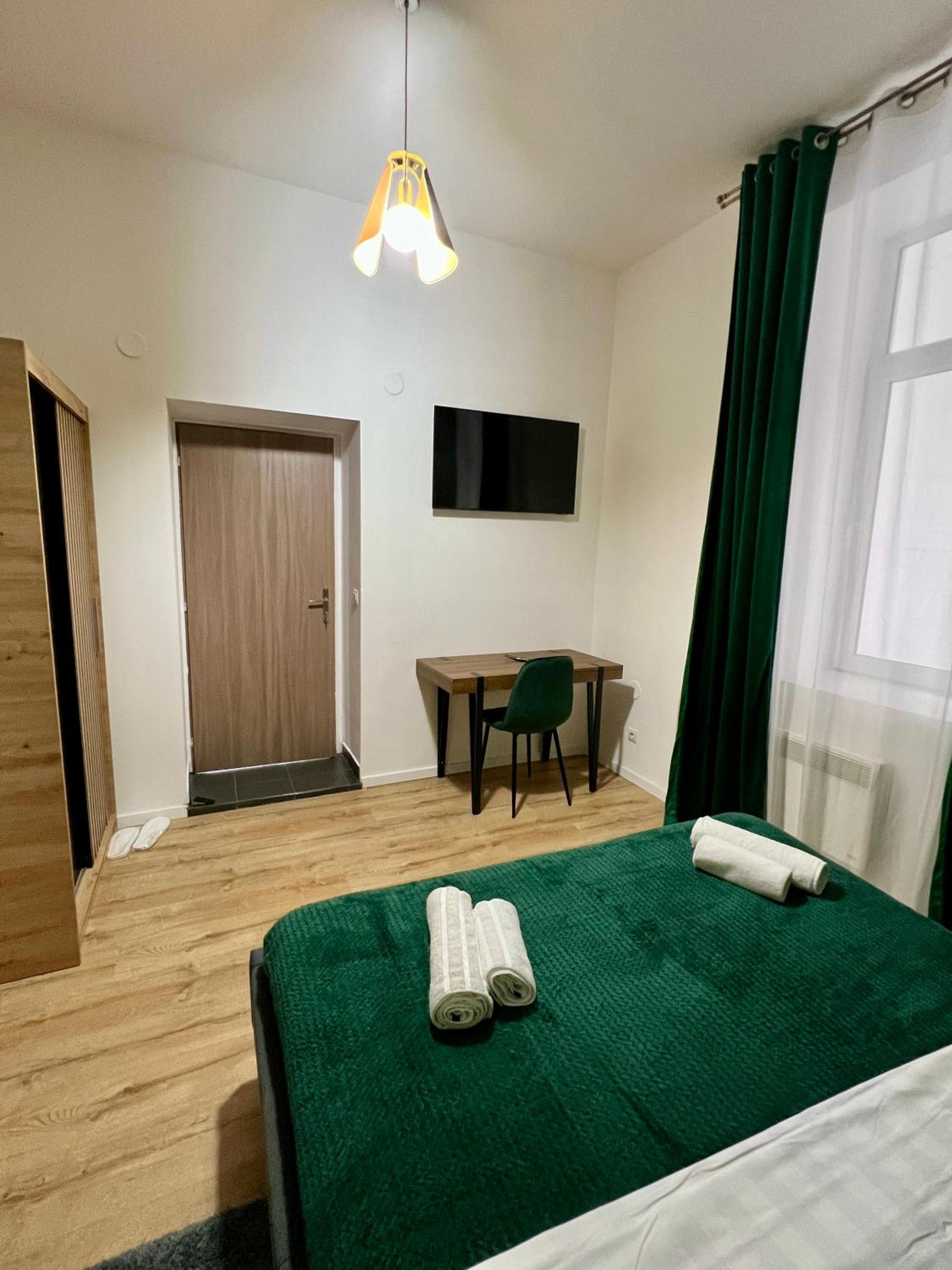 Deluxe Double Room - Photo 10