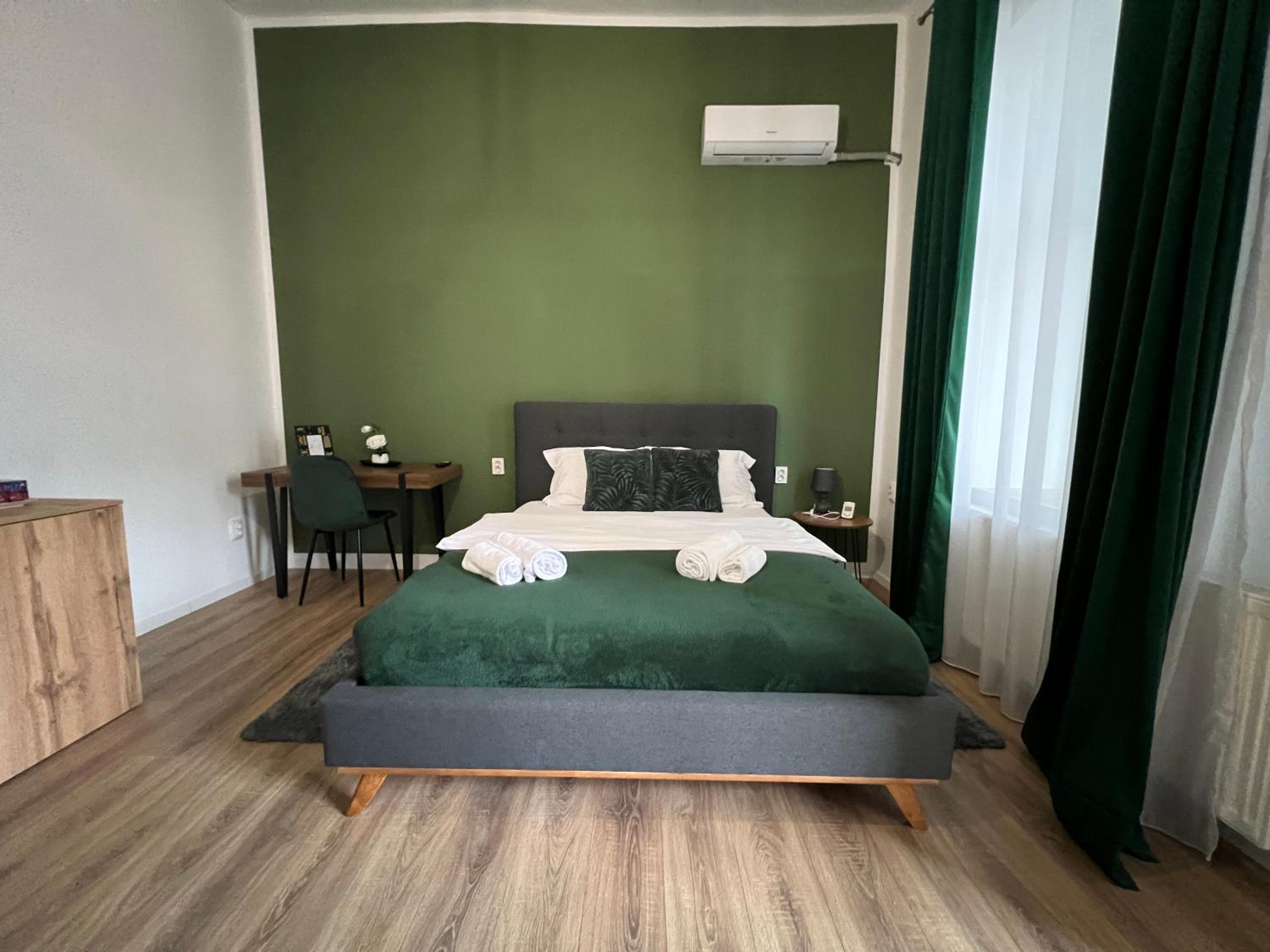 Deluxe Double Room - Photo 17