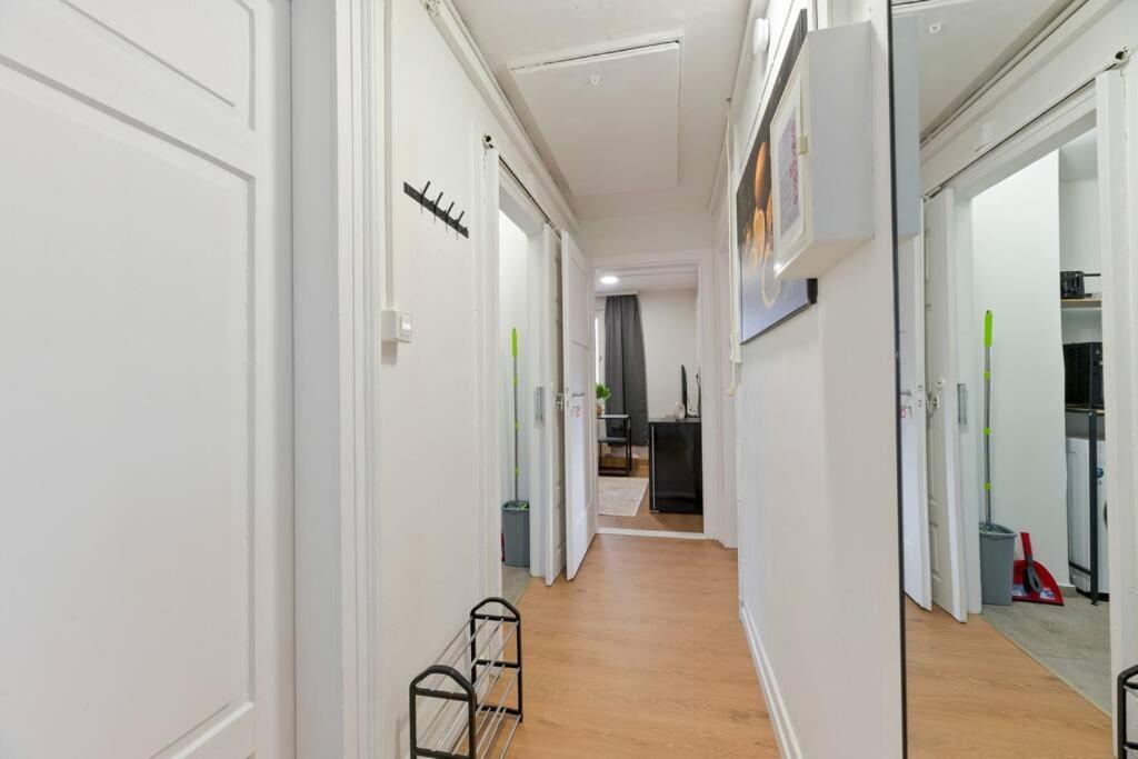 Three-Bedroom Apartment photo 2