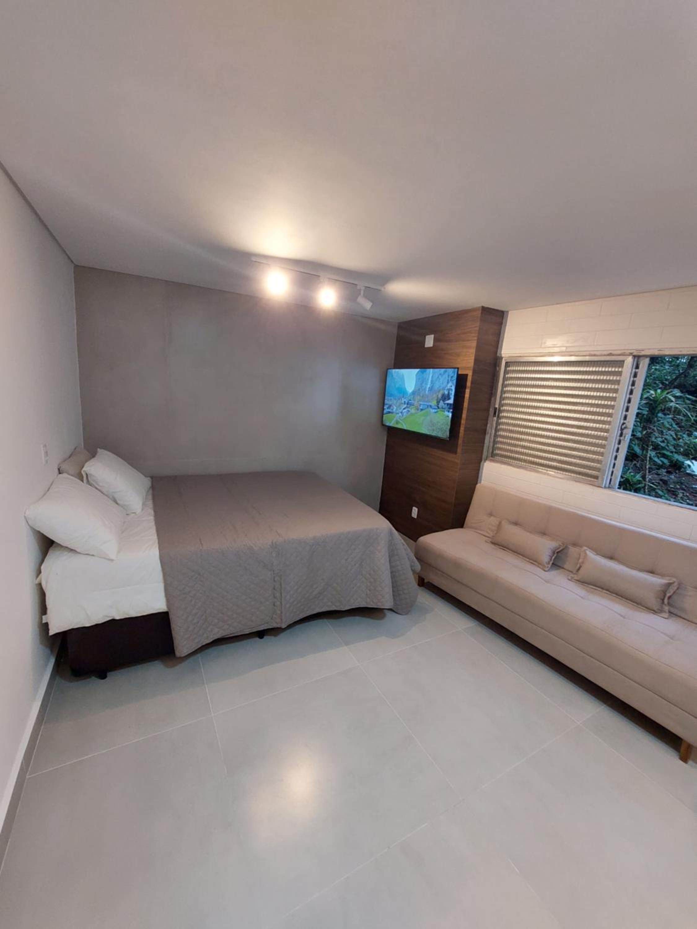 One-Bedroom Apartment photo 1